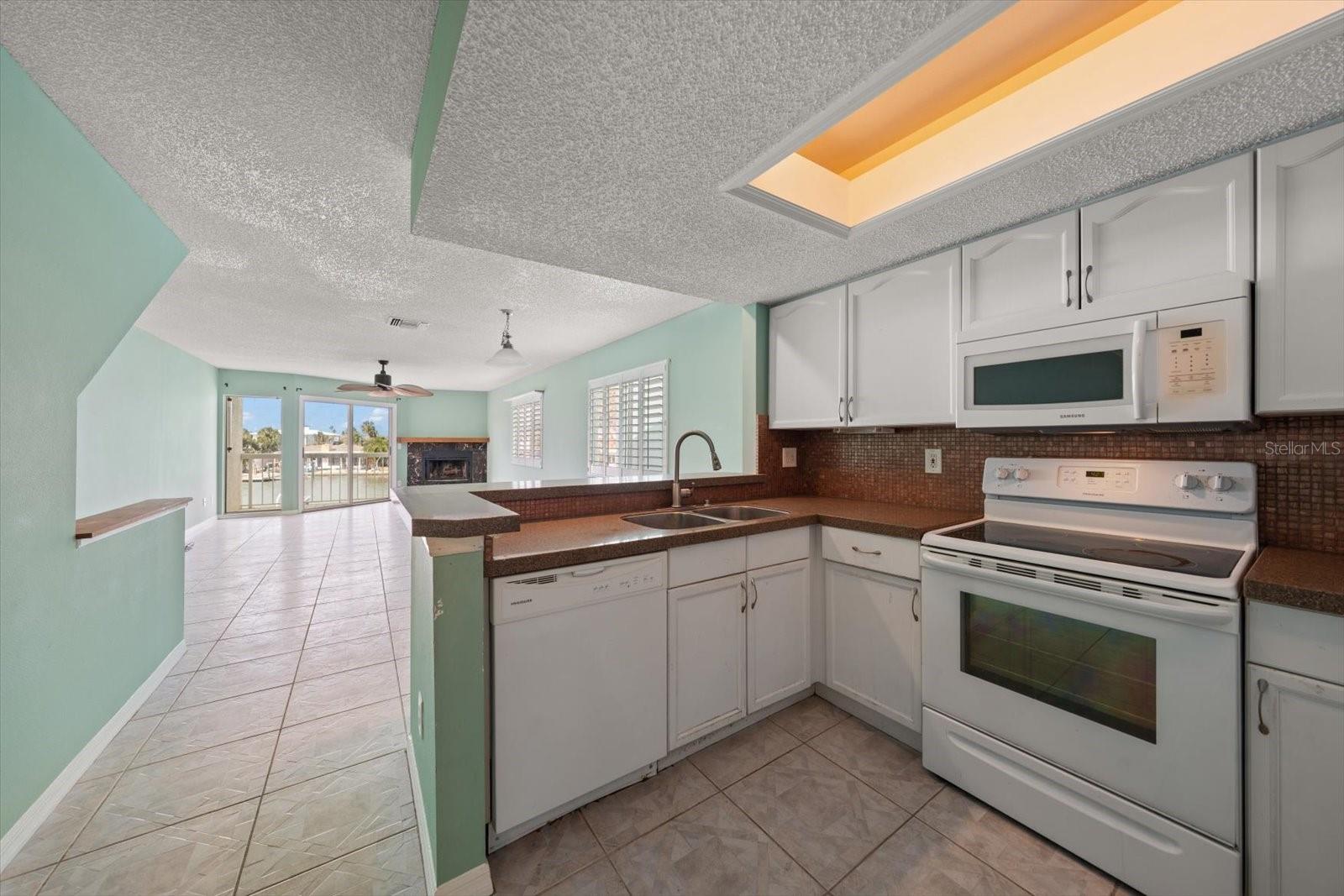 Listing photo id 36 for 124 Marcdale Boulevard