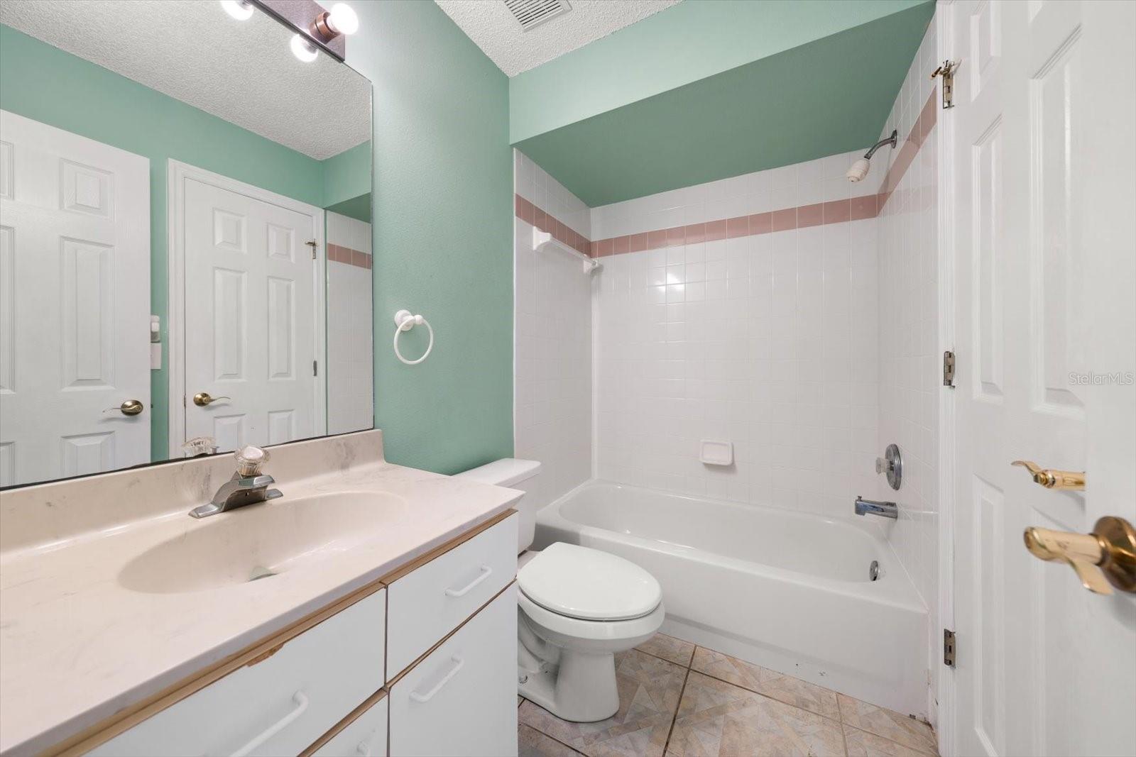 Listing photo id 37 for 124 Marcdale Boulevard