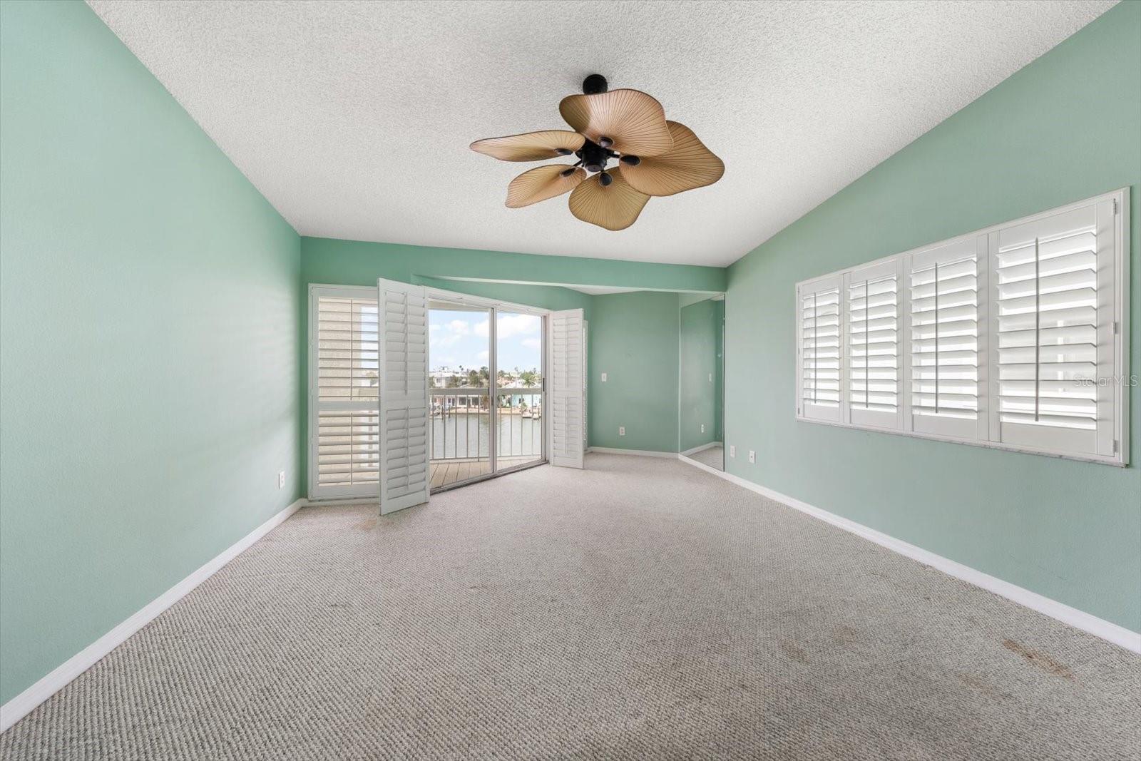 Listing photo id 41 for 124 Marcdale Boulevard