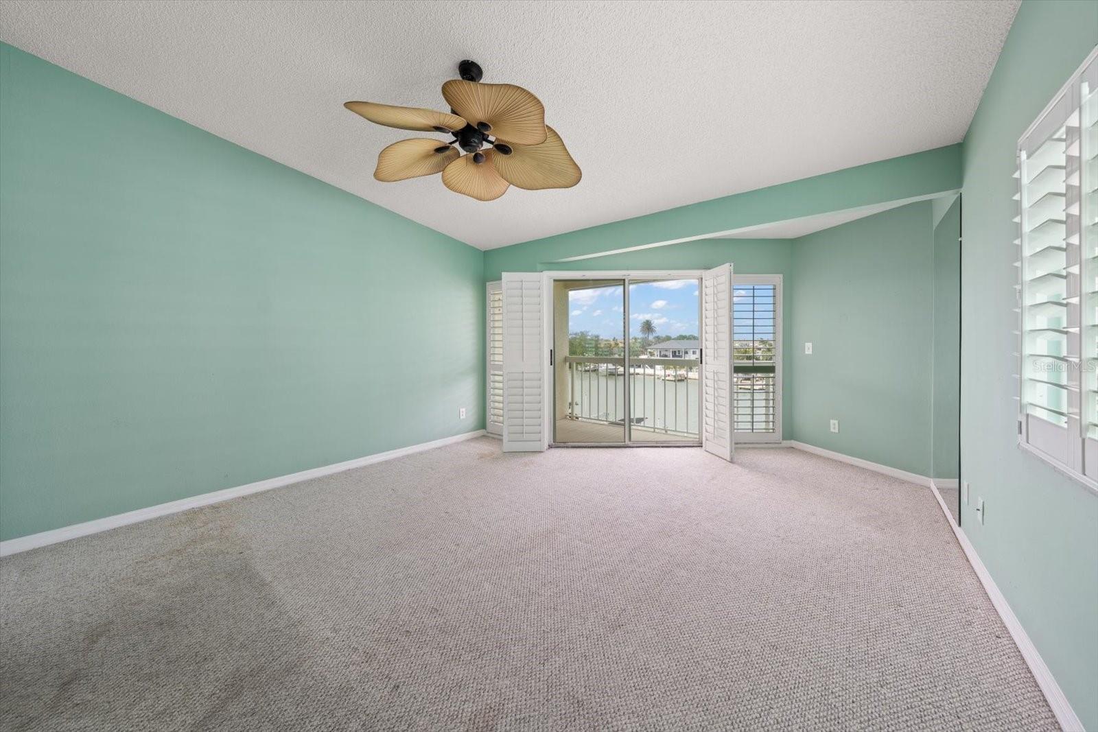 Listing photo id 42 for 124 Marcdale Boulevard