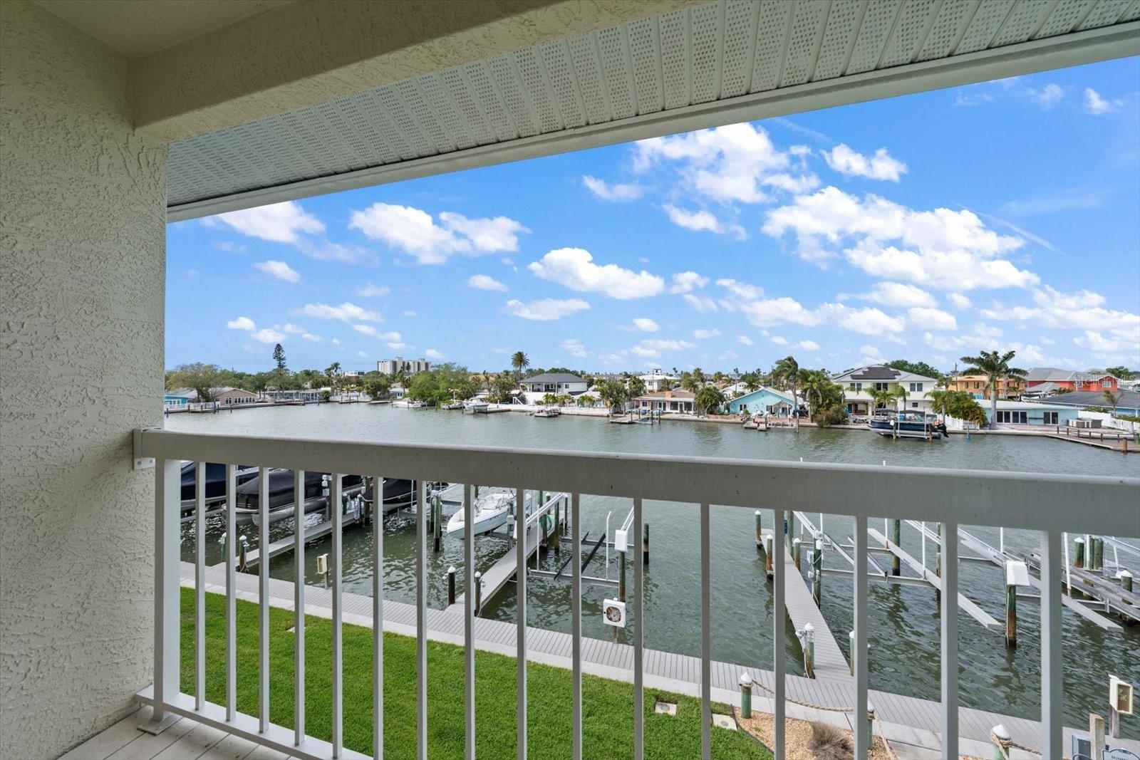 Listing photo id 46 for 124 Marcdale Boulevard