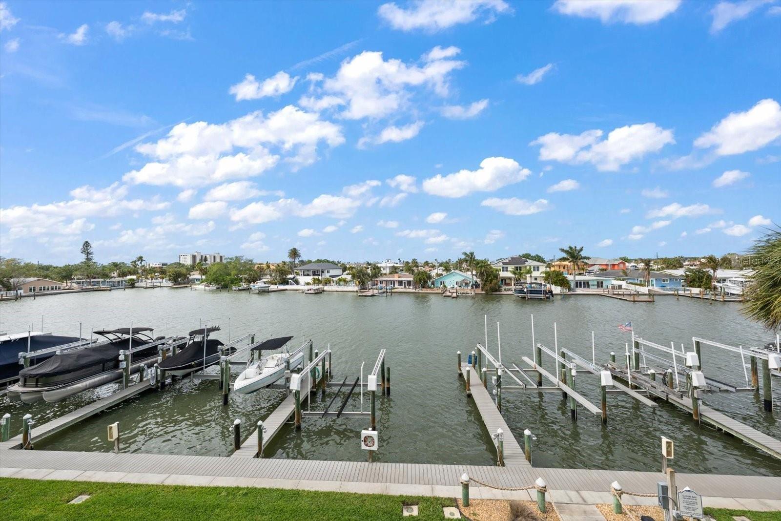 Listing photo id 47 for 124 Marcdale Boulevard