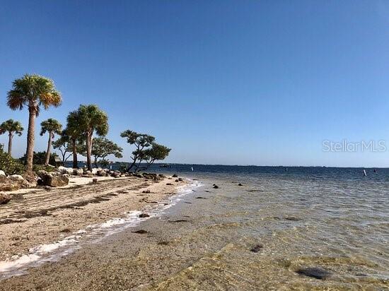 Image 27 of 38 For 656 Windrush Bay Drive 656