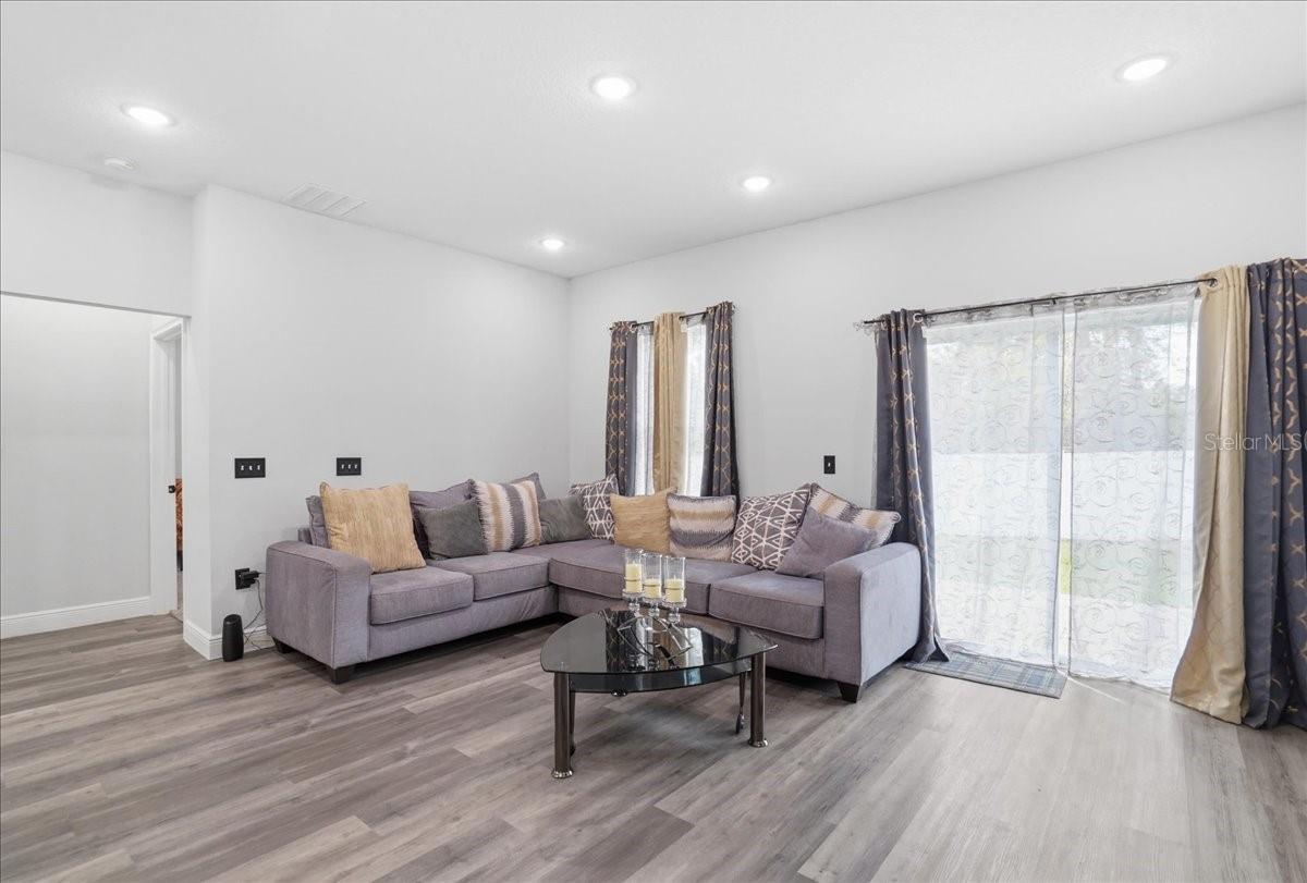 Image 16 of 44 For 2125 Hibiscus Place