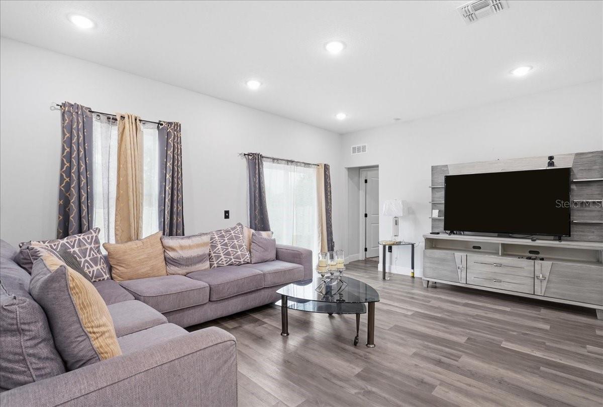 Image 18 of 44 For 2125 Hibiscus Place