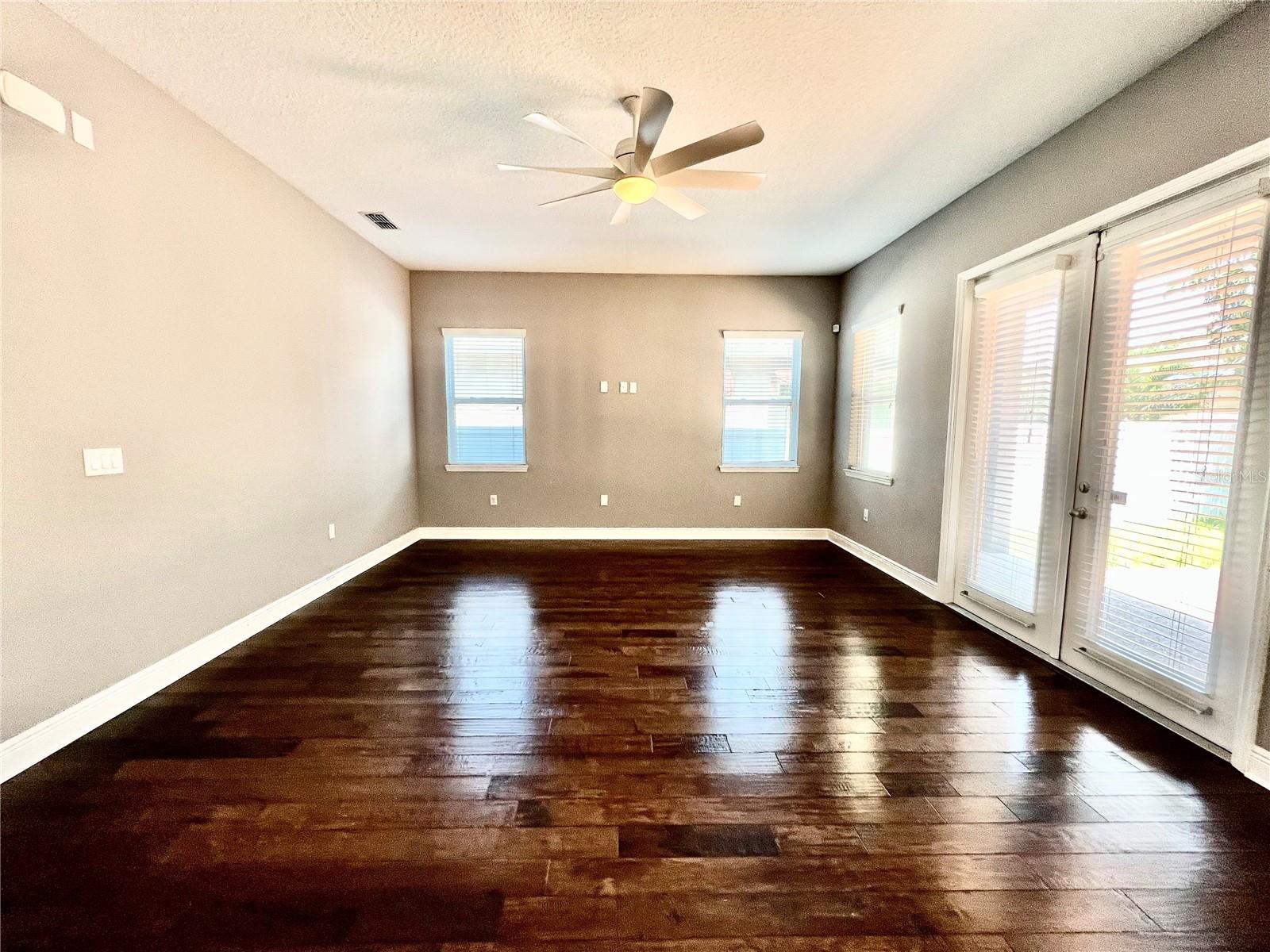 Image 13 of 40 For 7516 Trask Street