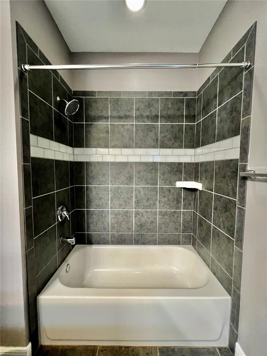 Image 32 of 40 For 7516 Trask Street