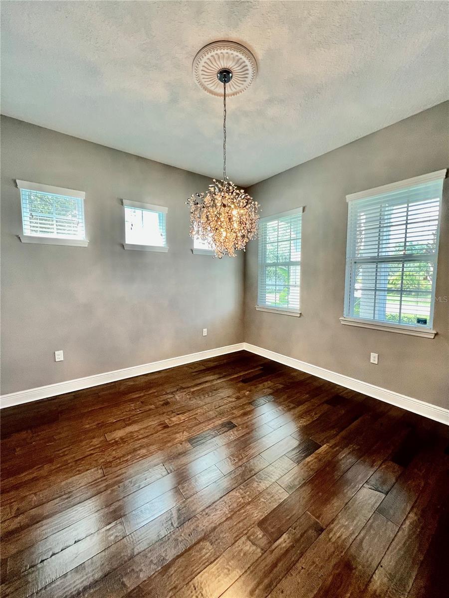 Image 5 of 40 For 7516 Trask Street