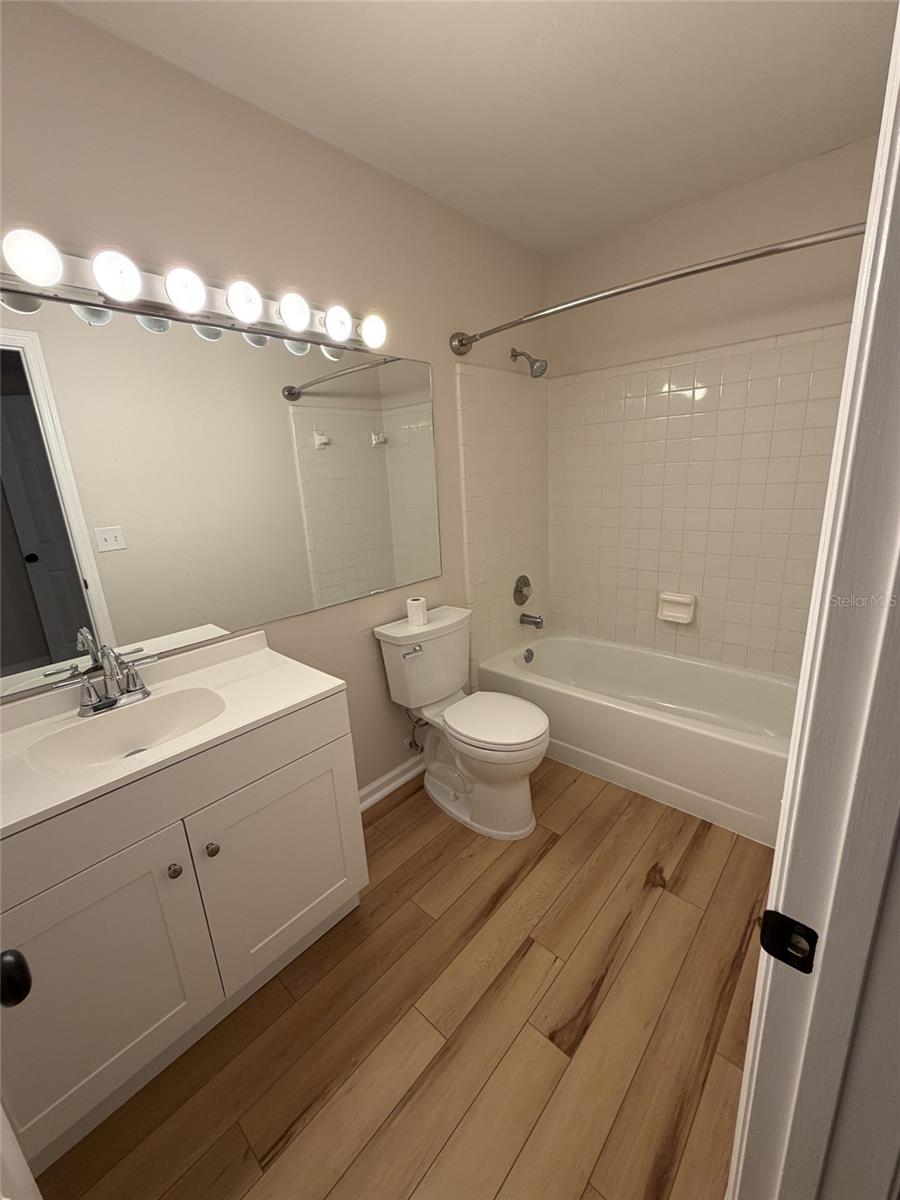 Image 20 of 31 For 3156 Valley Oaks Drive 614