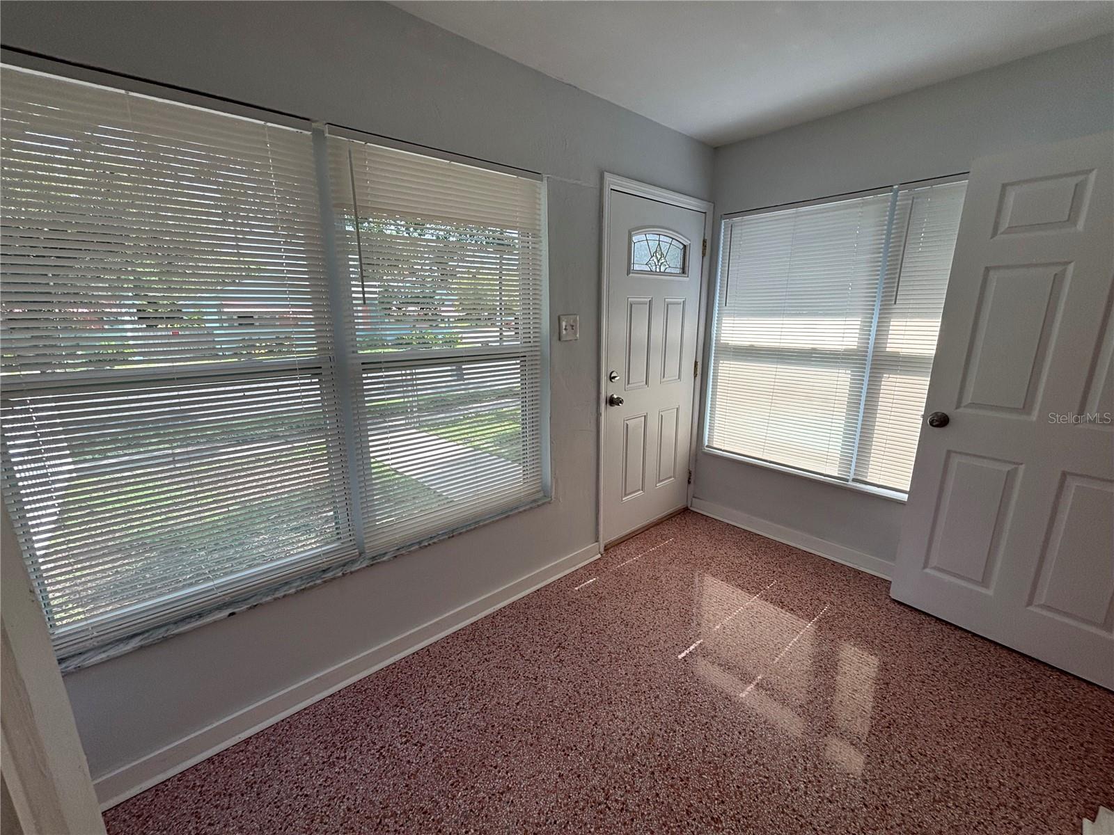 Image 3 of 21 For 422 15th Avenue S