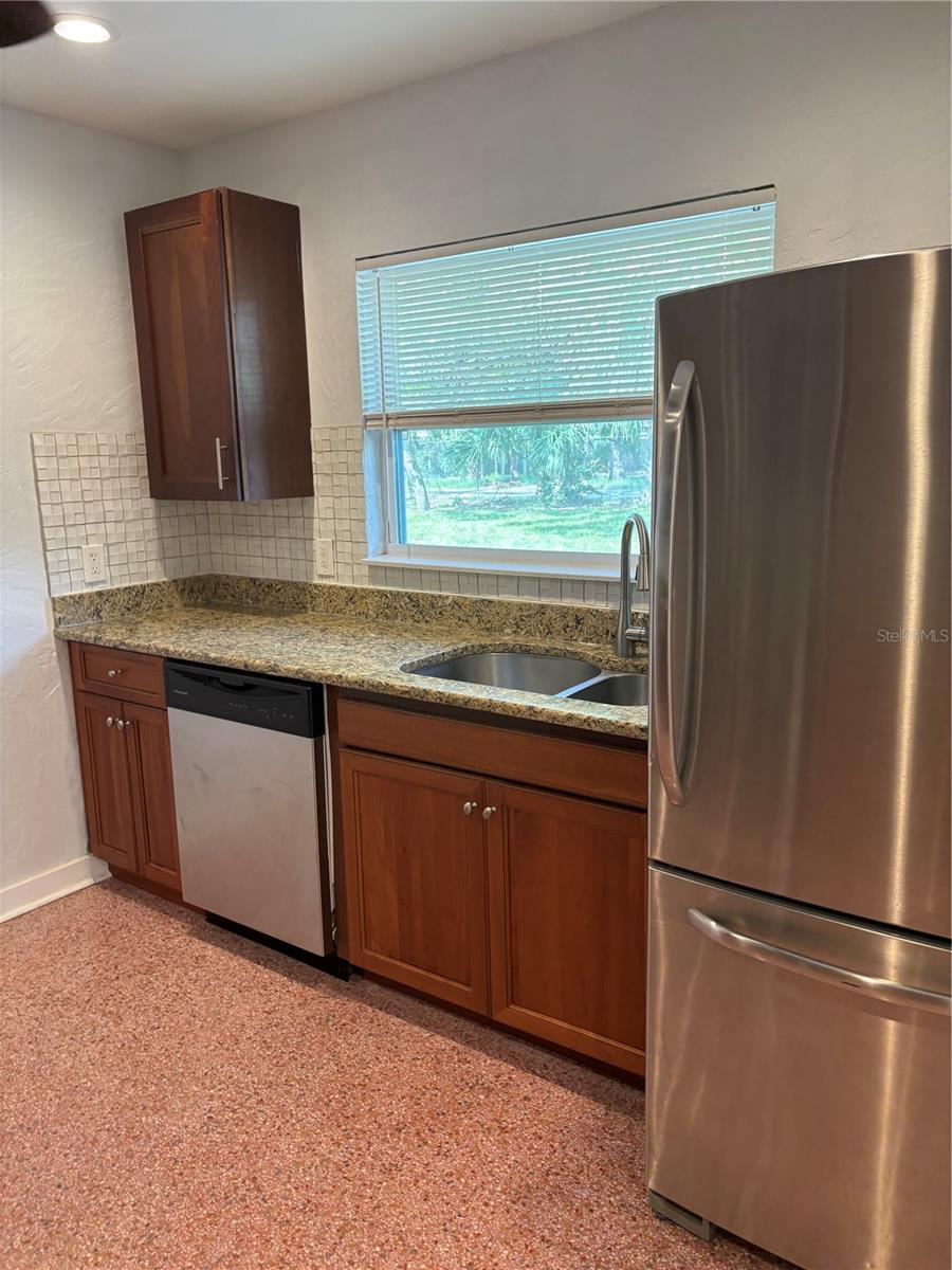 Image 8 of 21 For 422 15th Avenue S