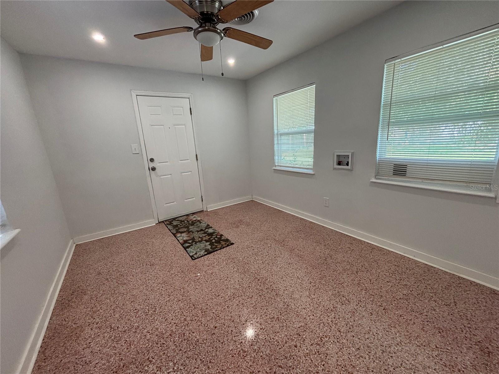 Image 9 of 21 For 422 15th Avenue S