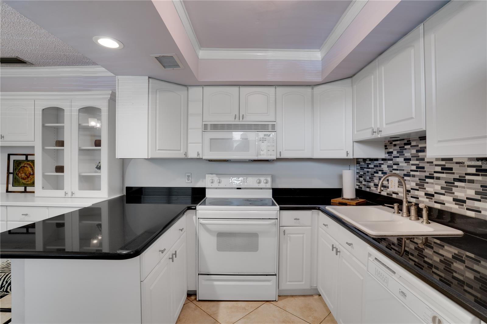 Image 10 of 50 For 654 Windrush Bay Drive 654