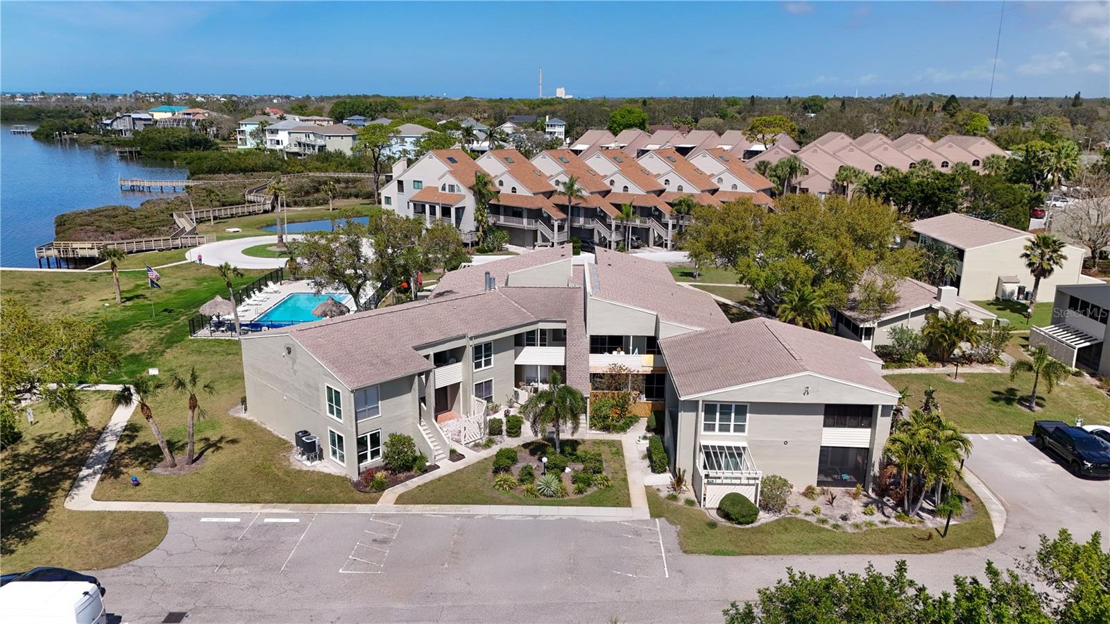 Image 17 of 50 For 654 Windrush Bay Drive 654