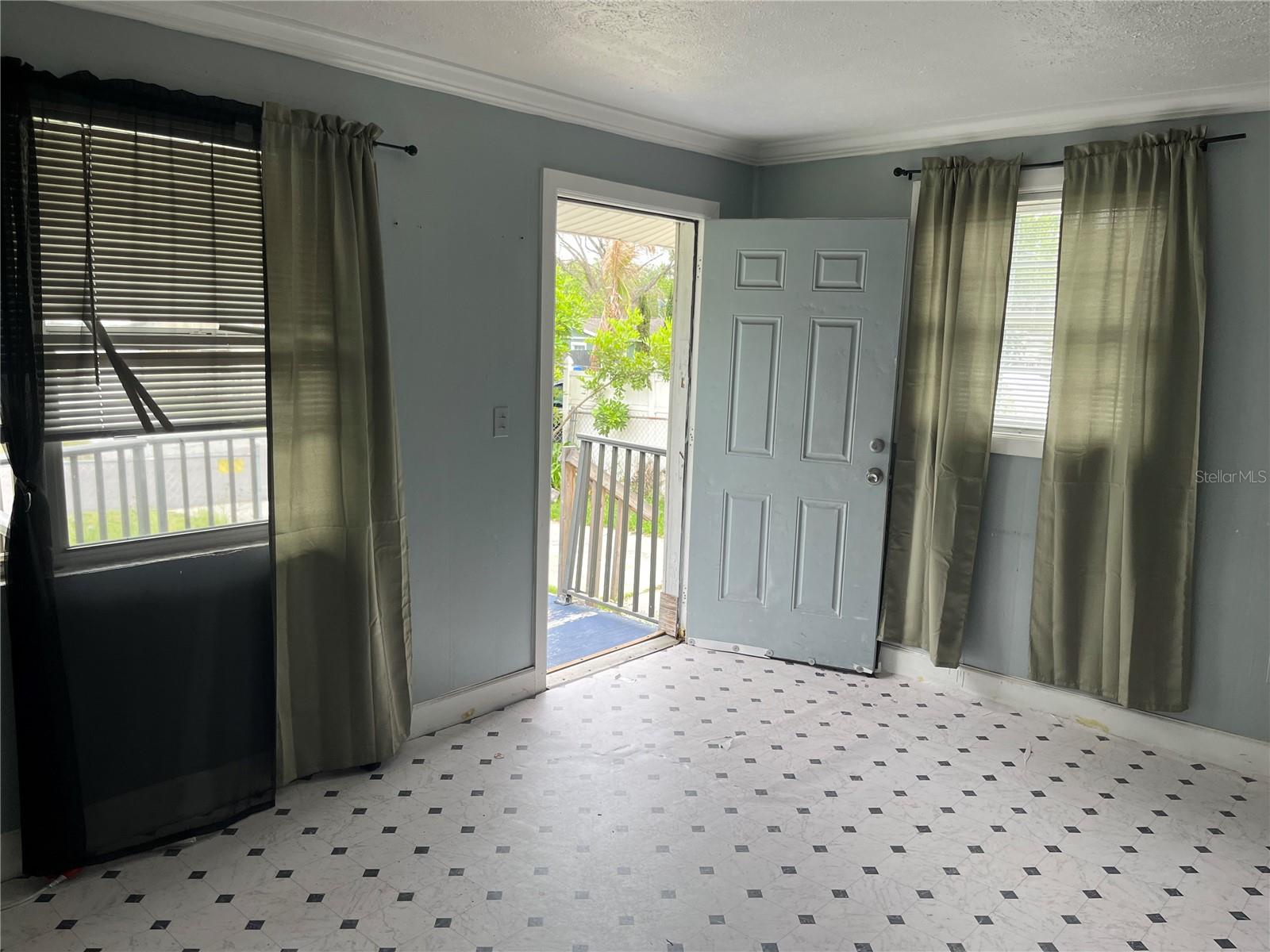 Image 8 of 13 For 14928 Pinecrest Road