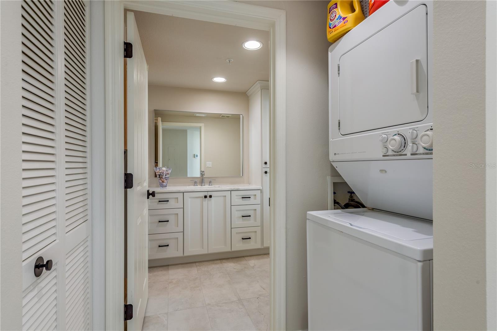 Image 15 of 34 For 1180 Gulf Boulevard 704