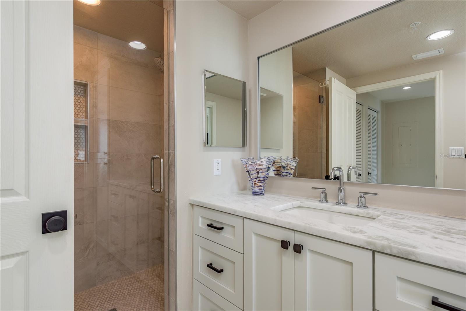 Image 17 of 34 For 1180 Gulf Boulevard 704