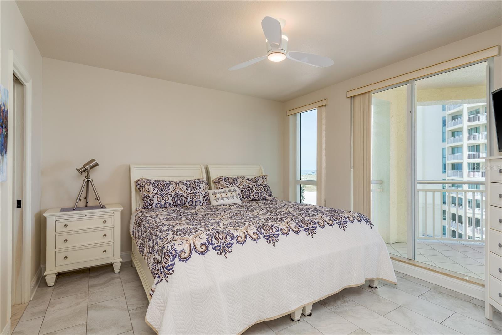 Image 19 of 34 For 1180 Gulf Boulevard 704