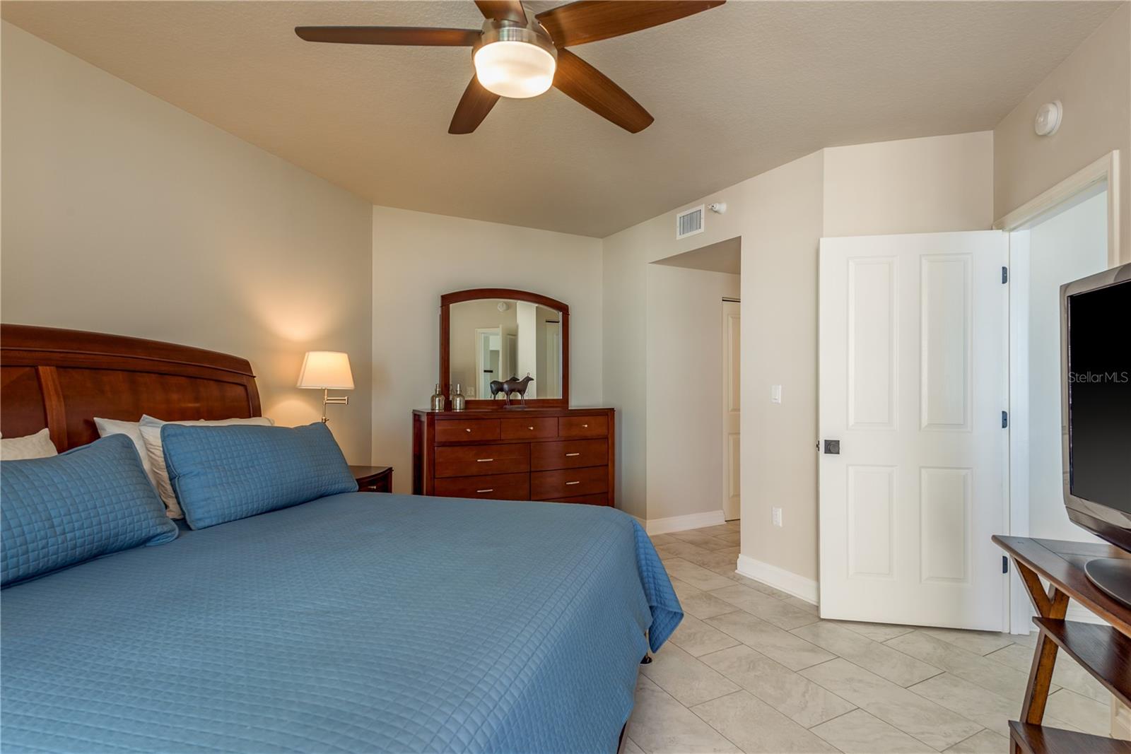 Image 22 of 34 For 1180 Gulf Boulevard 704