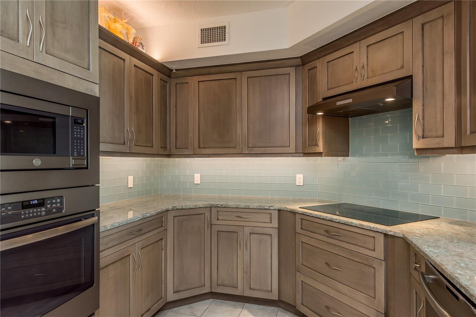 Image 6 of 34 For 1180 Gulf Boulevard 704