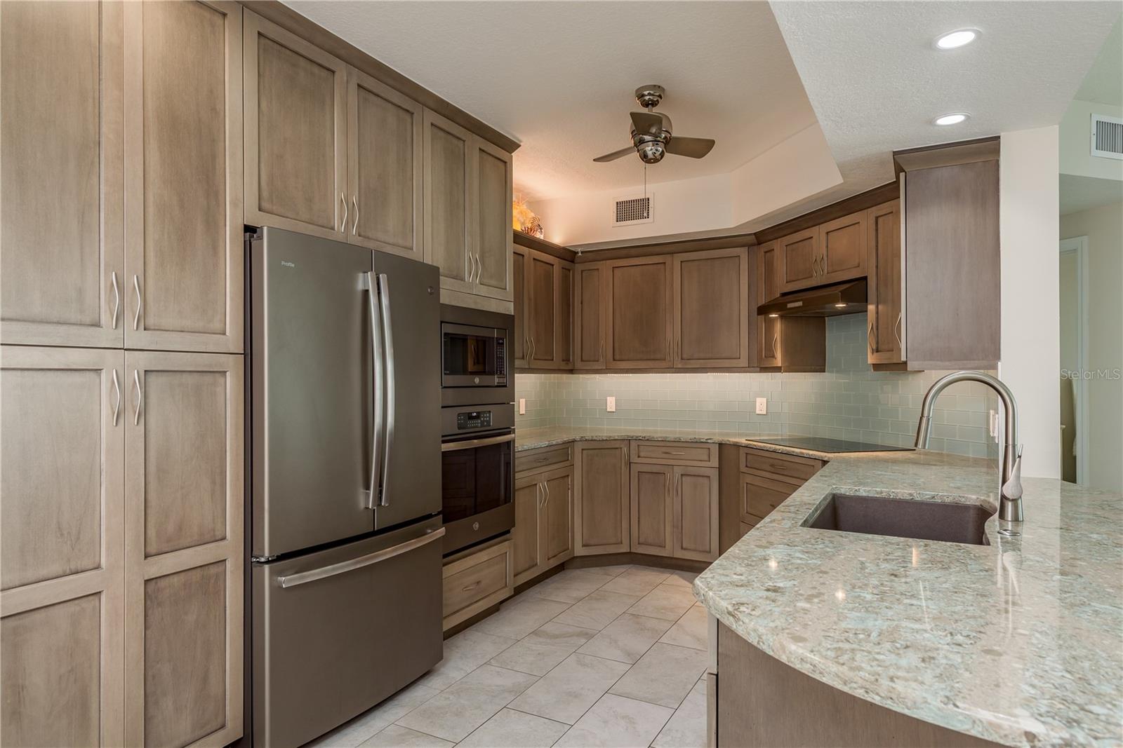 Image 7 of 34 For 1180 Gulf Boulevard 704