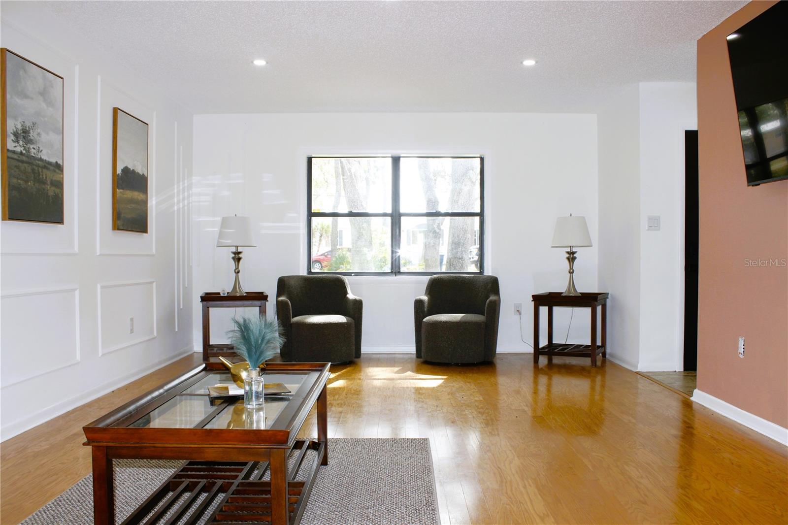 Listing photo id 8 for 3201 Bartlett Street