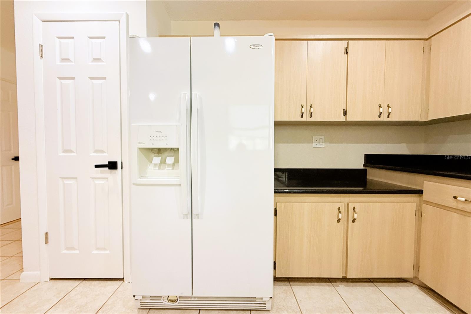 Listing photo id 14 for 3201 Bartlett Street