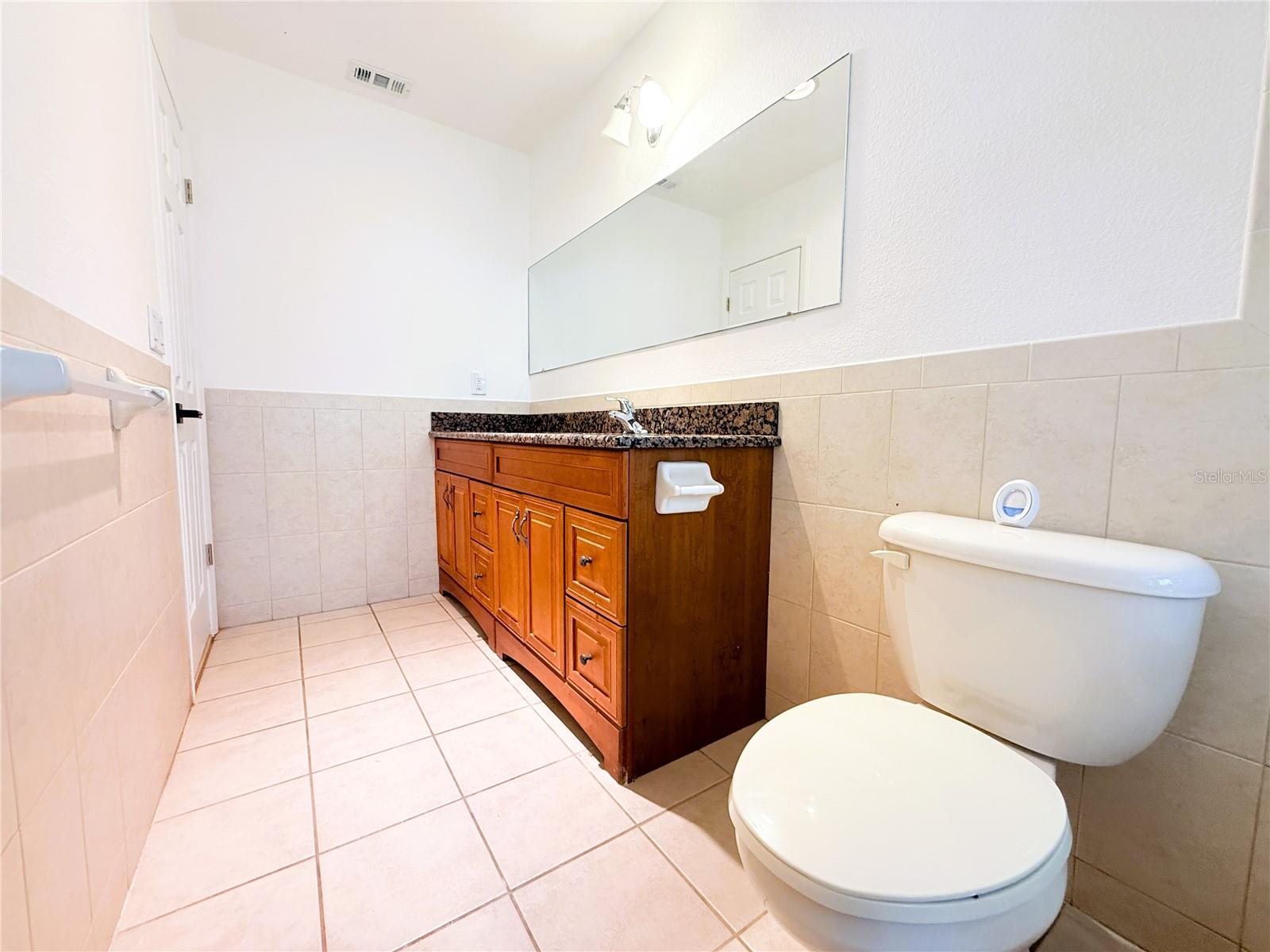 Listing photo id 20 for 3201 Bartlett Street