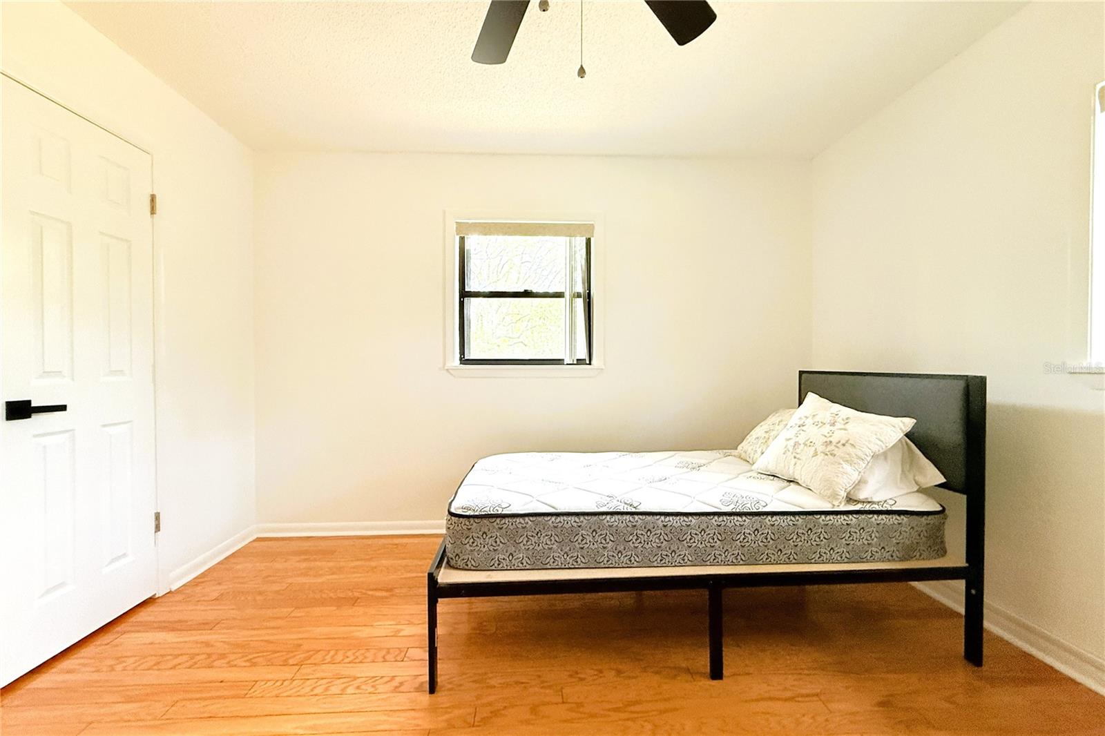 Listing photo id 24 for 3201 Bartlett Street