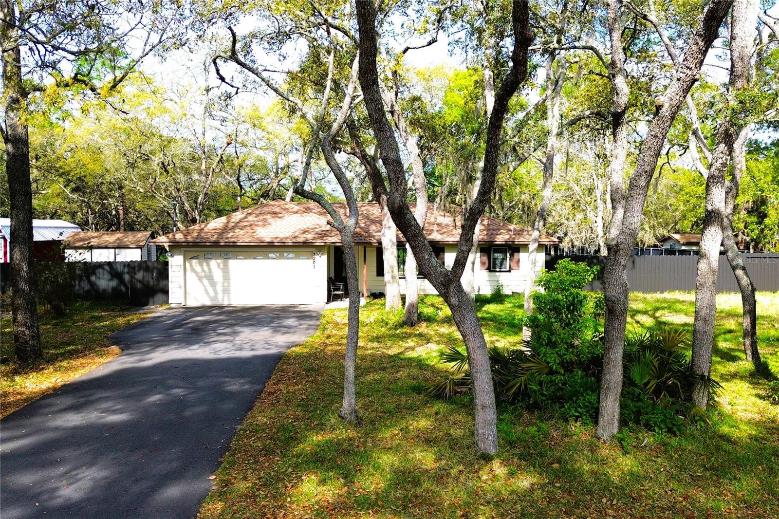 Listing photo id 1 for 3201 Bartlett Street