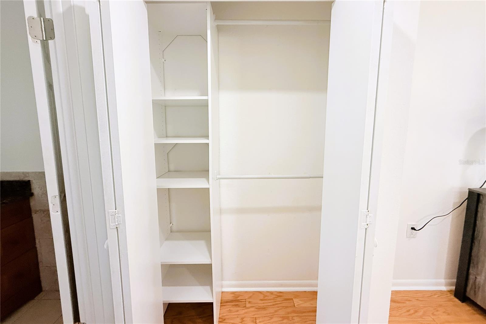 Listing photo id 29 for 3201 Bartlett Street