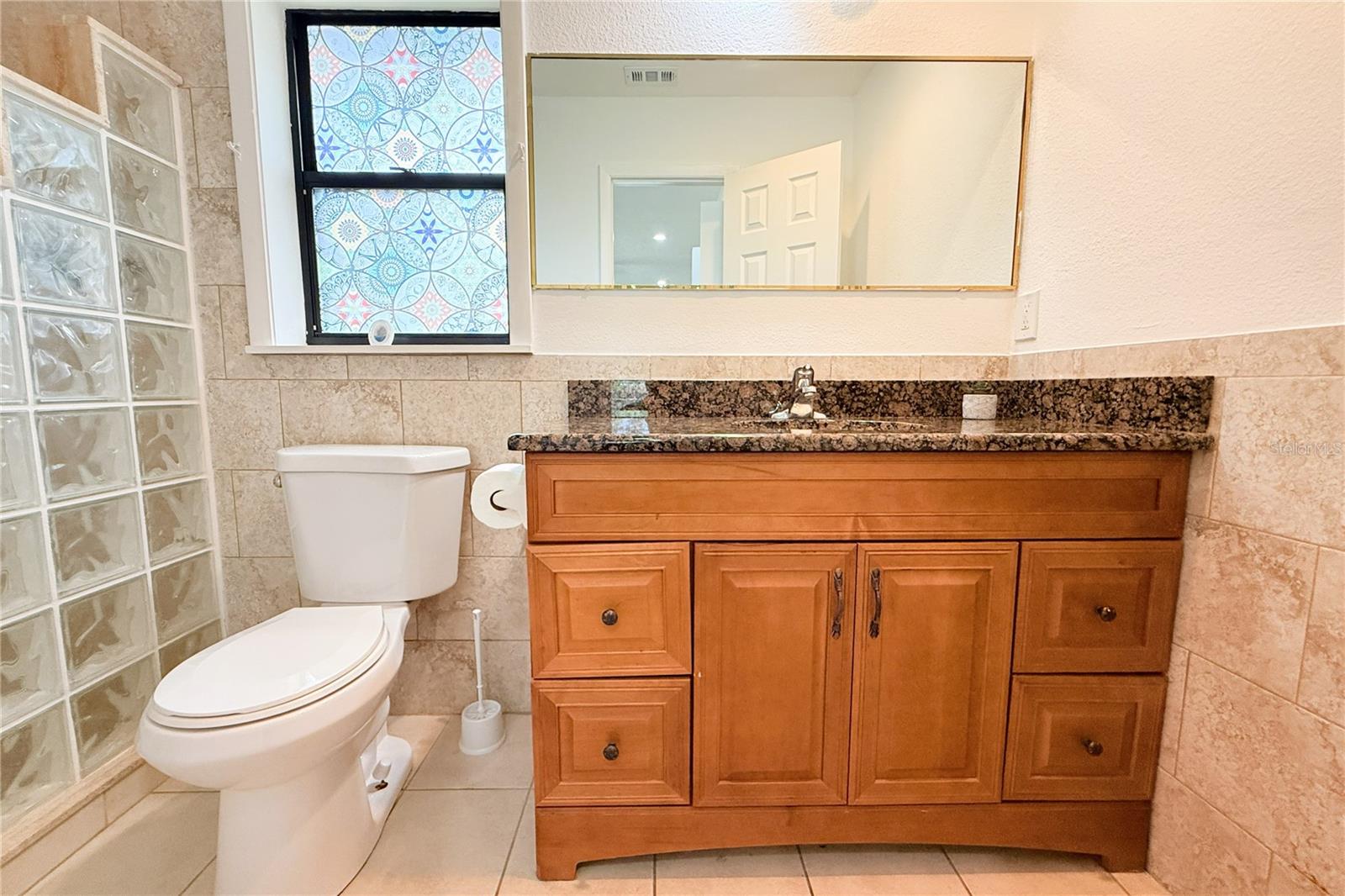 Listing photo id 31 for 3201 Bartlett Street