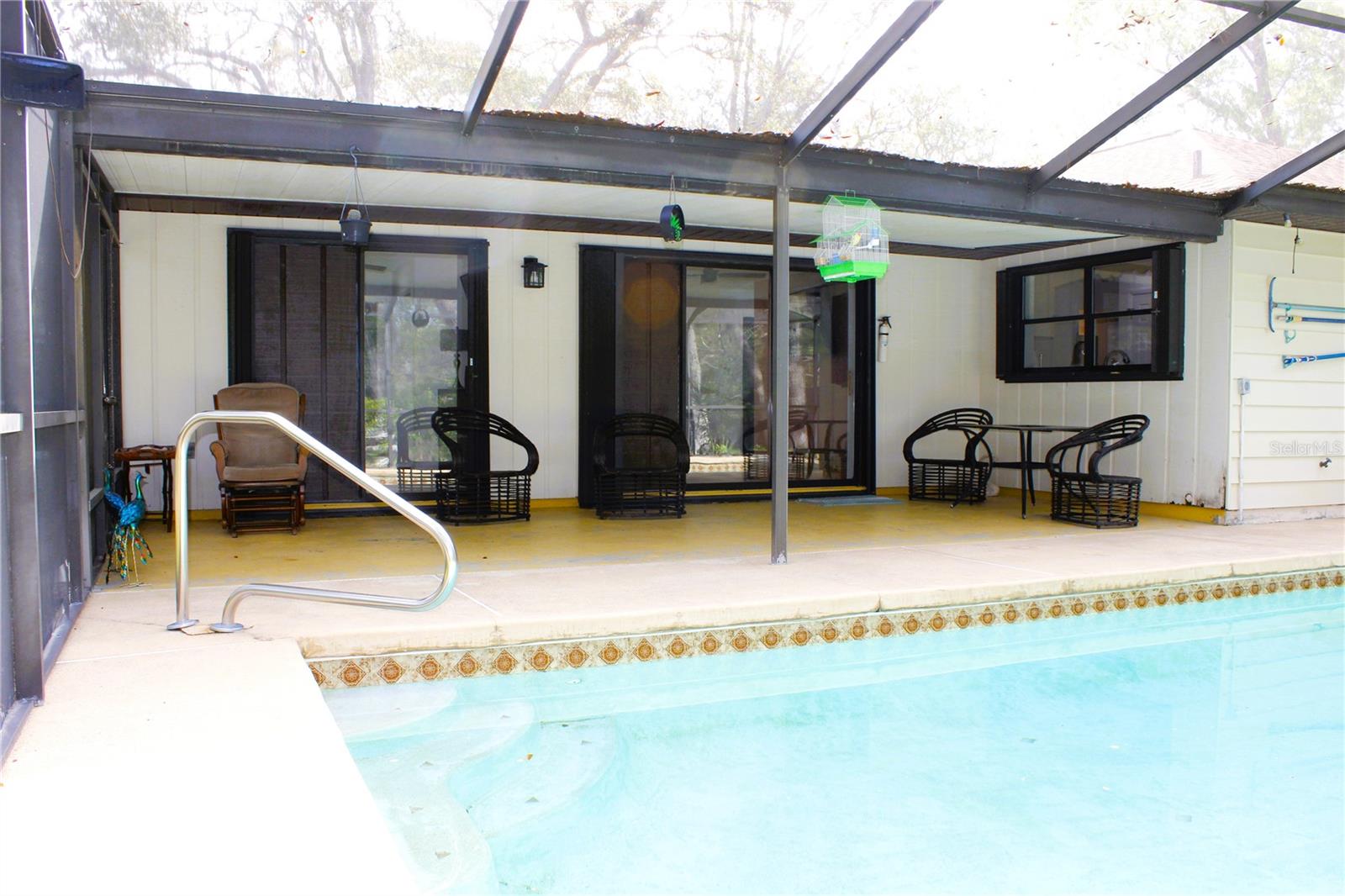 Listing photo id 36 for 3201 Bartlett Street