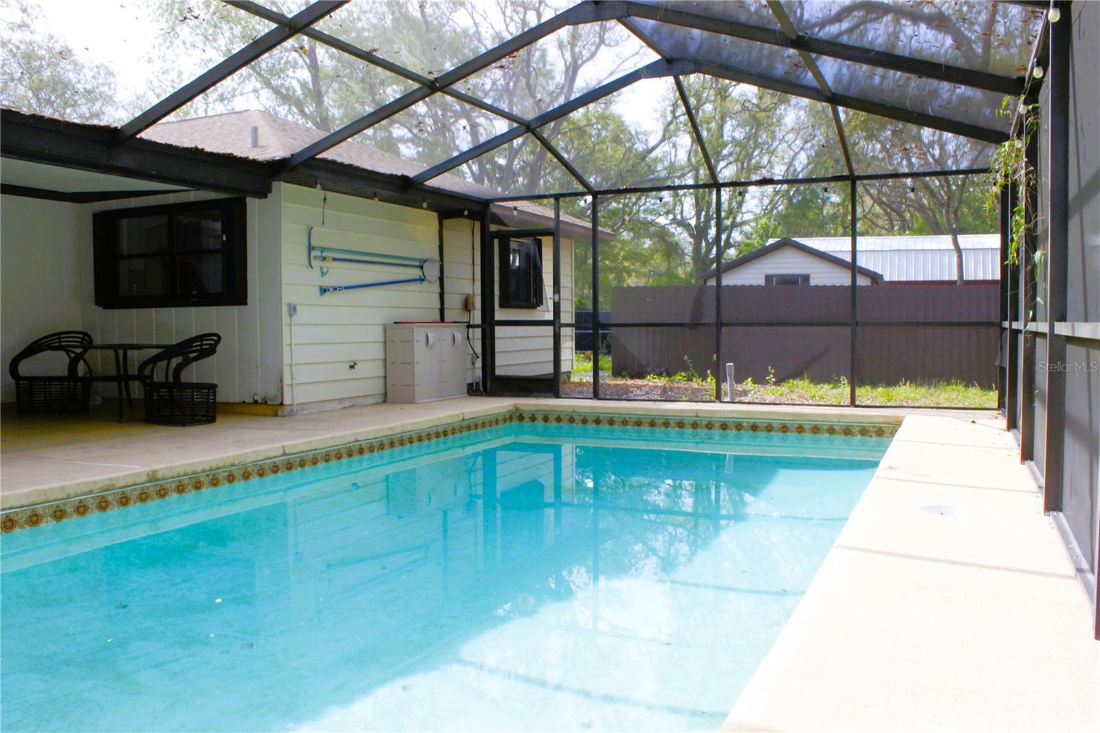 Listing photo id 37 for 3201 Bartlett Street