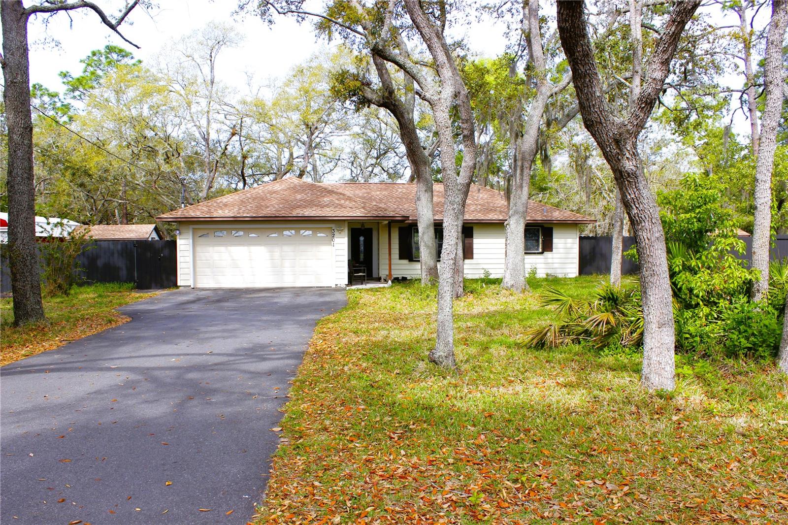 Listing photo id 2 for 3201 Bartlett Street