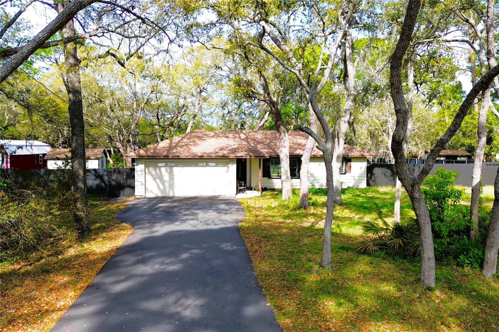 Listing photo id 4 for 3201 Bartlett Street