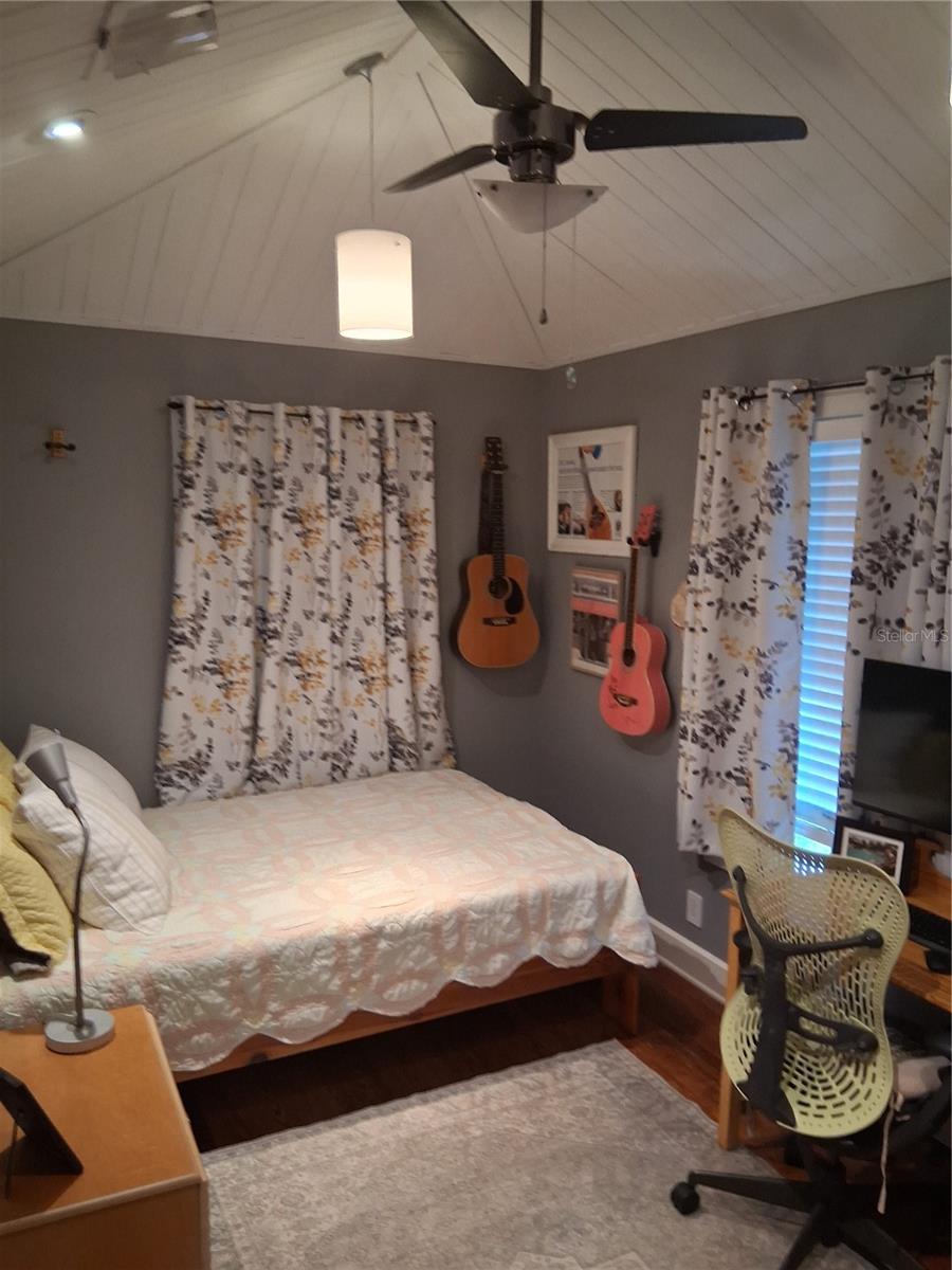 Image 3 of 29 For 226 21st Avenue N