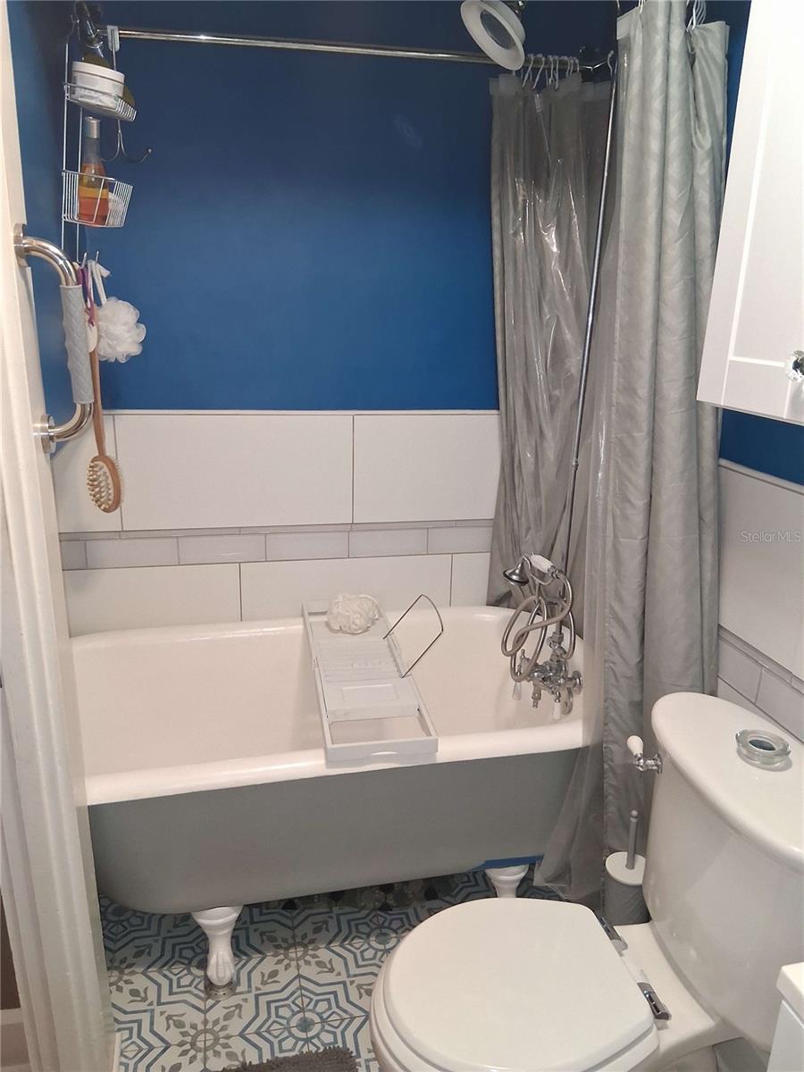 Image 8 of 29 For 226 21st Avenue N