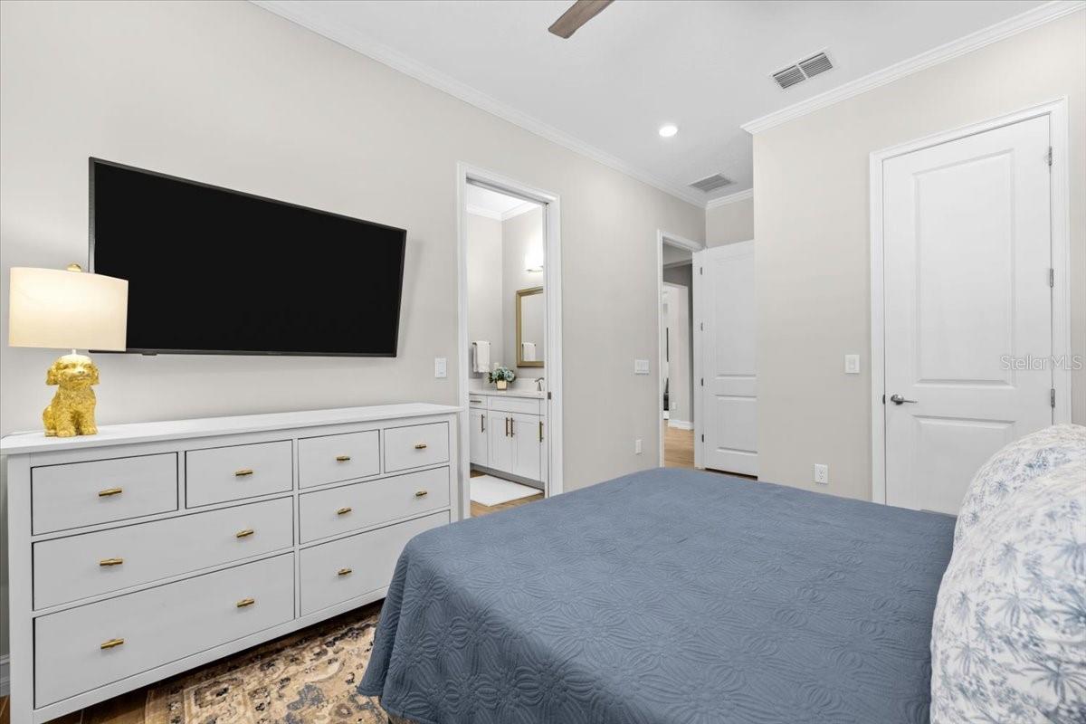 Image 25 of 47 For 2214 5th Street E