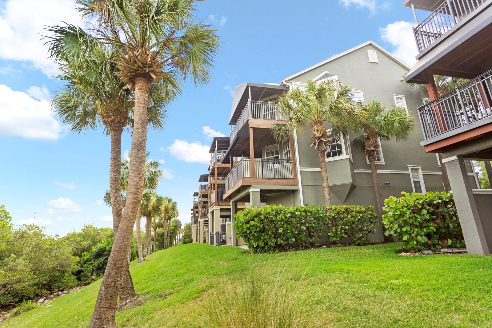 Listing photo id 12 for 1450 Harbour Walk Road