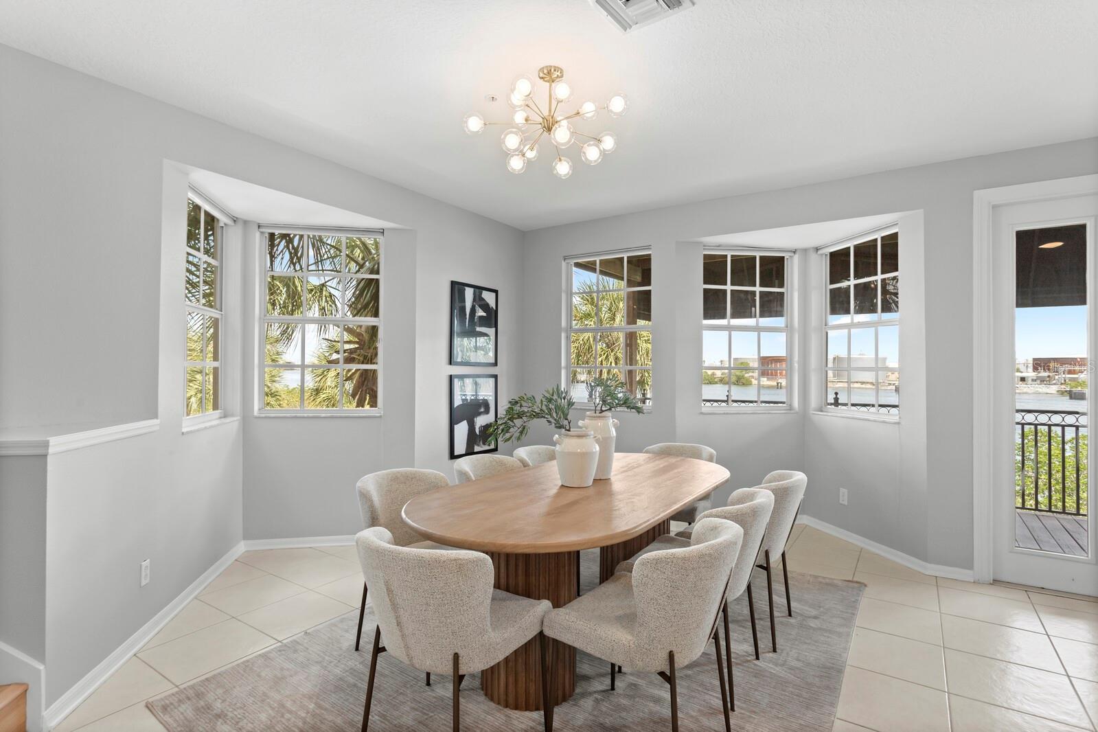 Listing photo id 4 for 1450 Harbour Walk Road