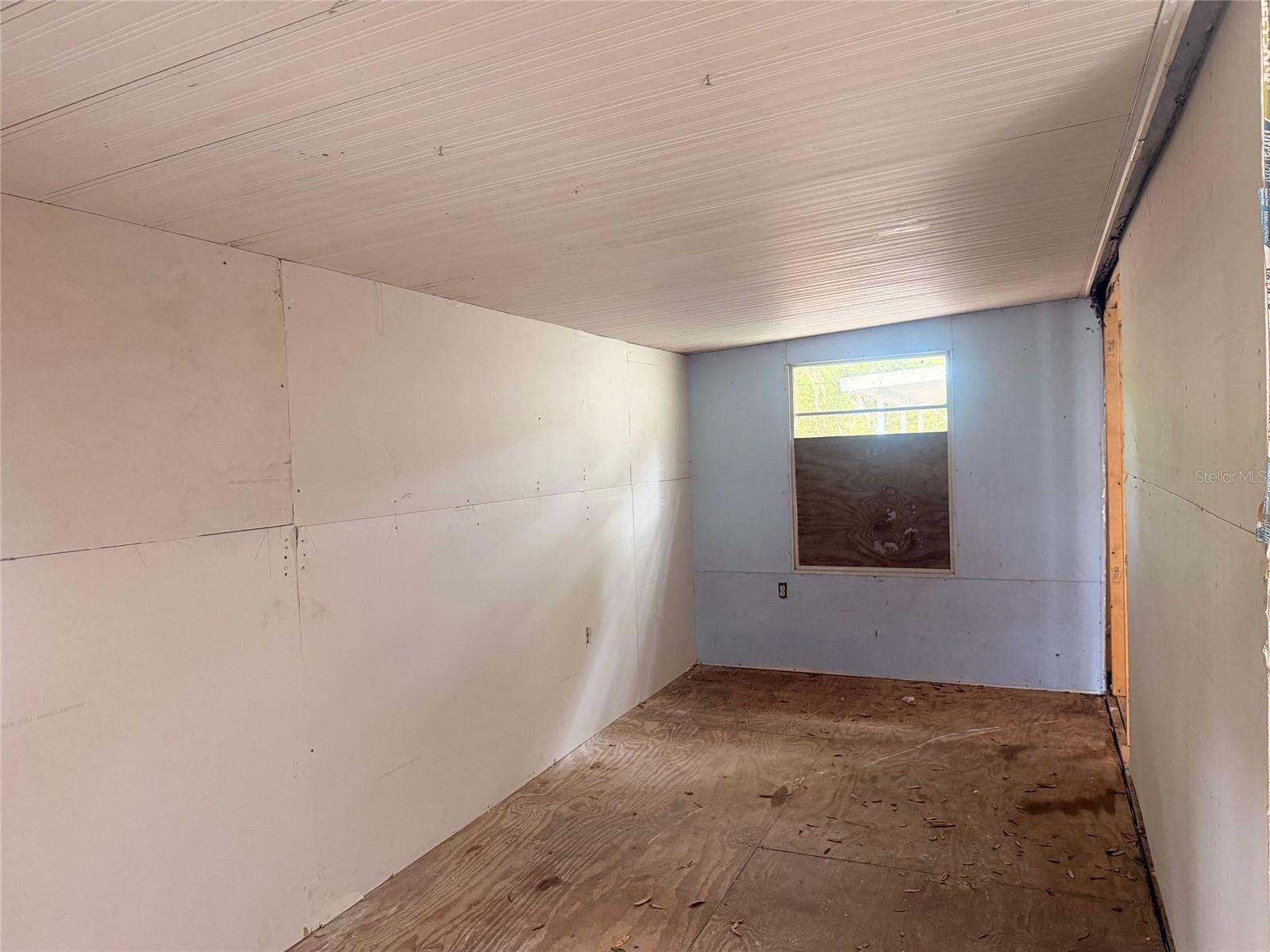 Image 10 of 17 For 8418 Aeroview Lane