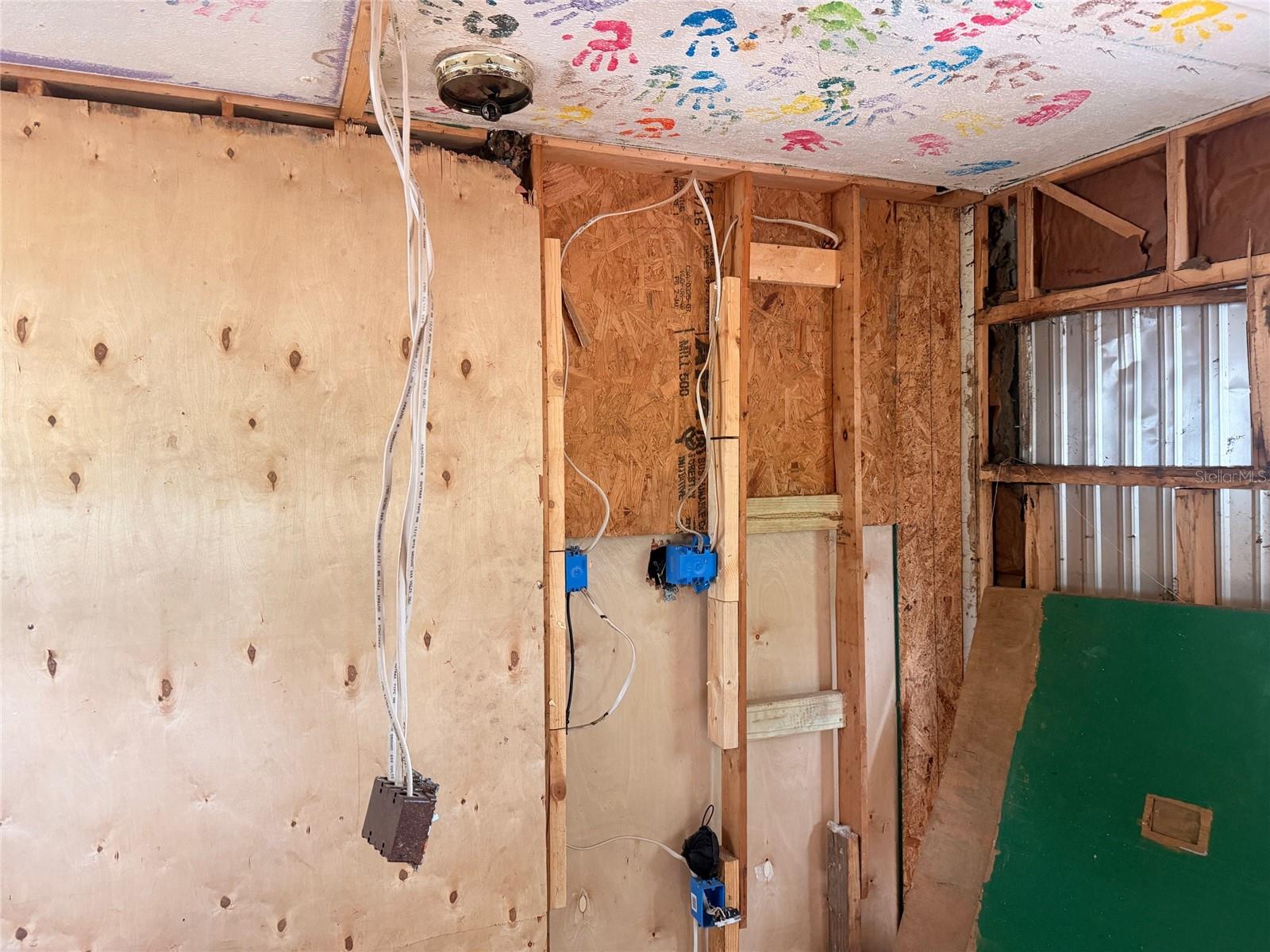 Image 11 of 17 For 8418 Aeroview Lane