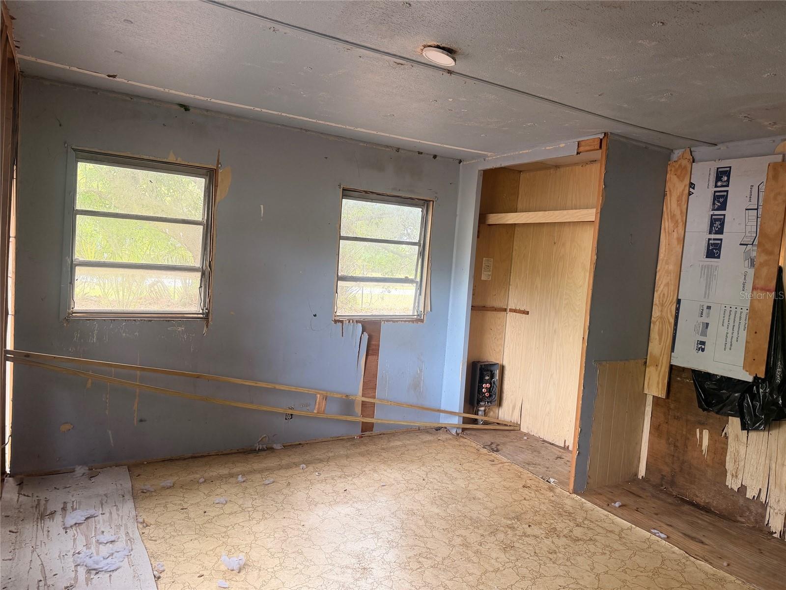 Image 12 of 17 For 8418 Aeroview Lane