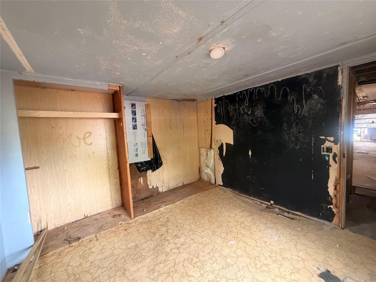 Image 13 of 17 For 8418 Aeroview Lane