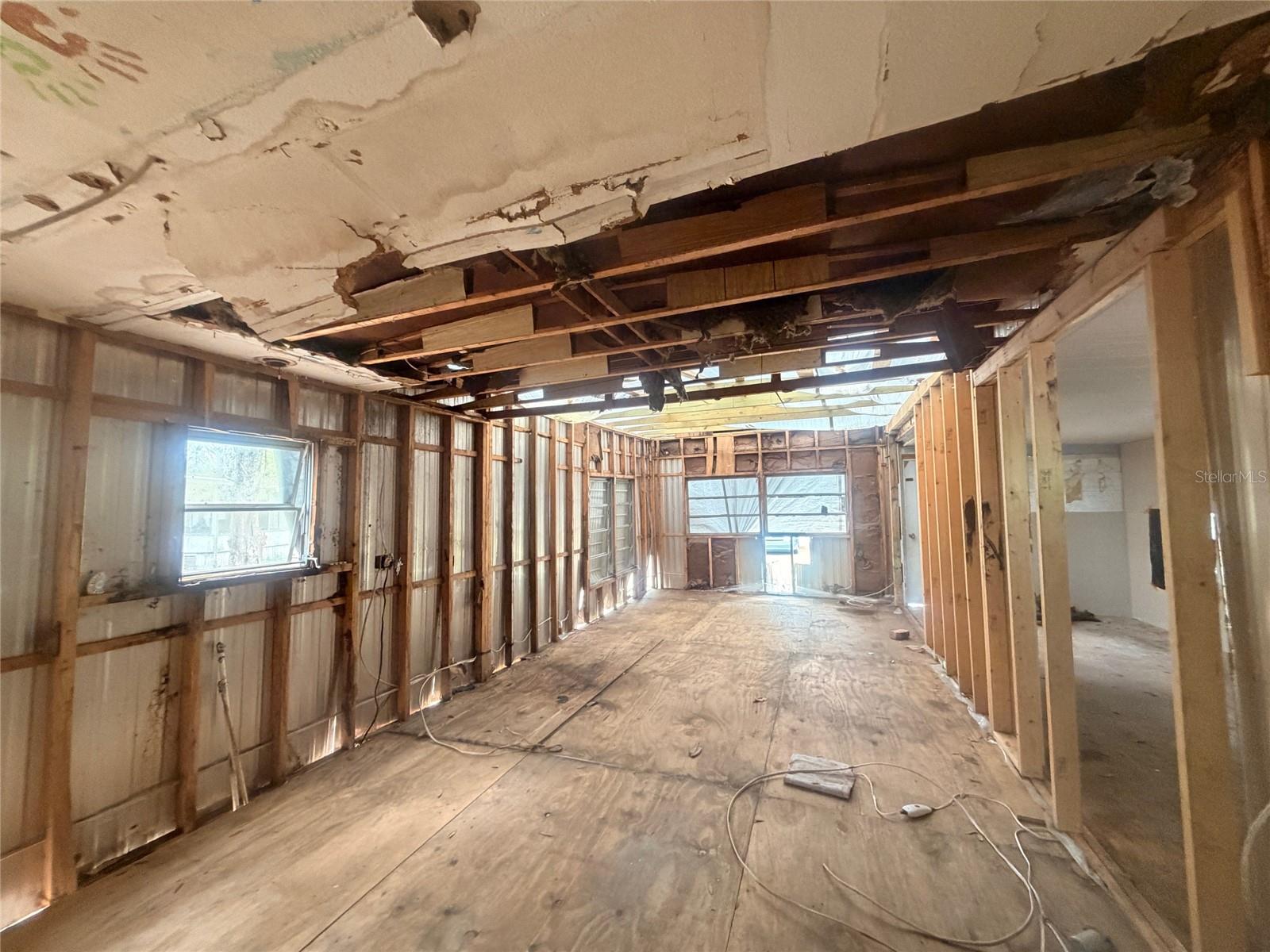 Image 14 of 17 For 8418 Aeroview Lane