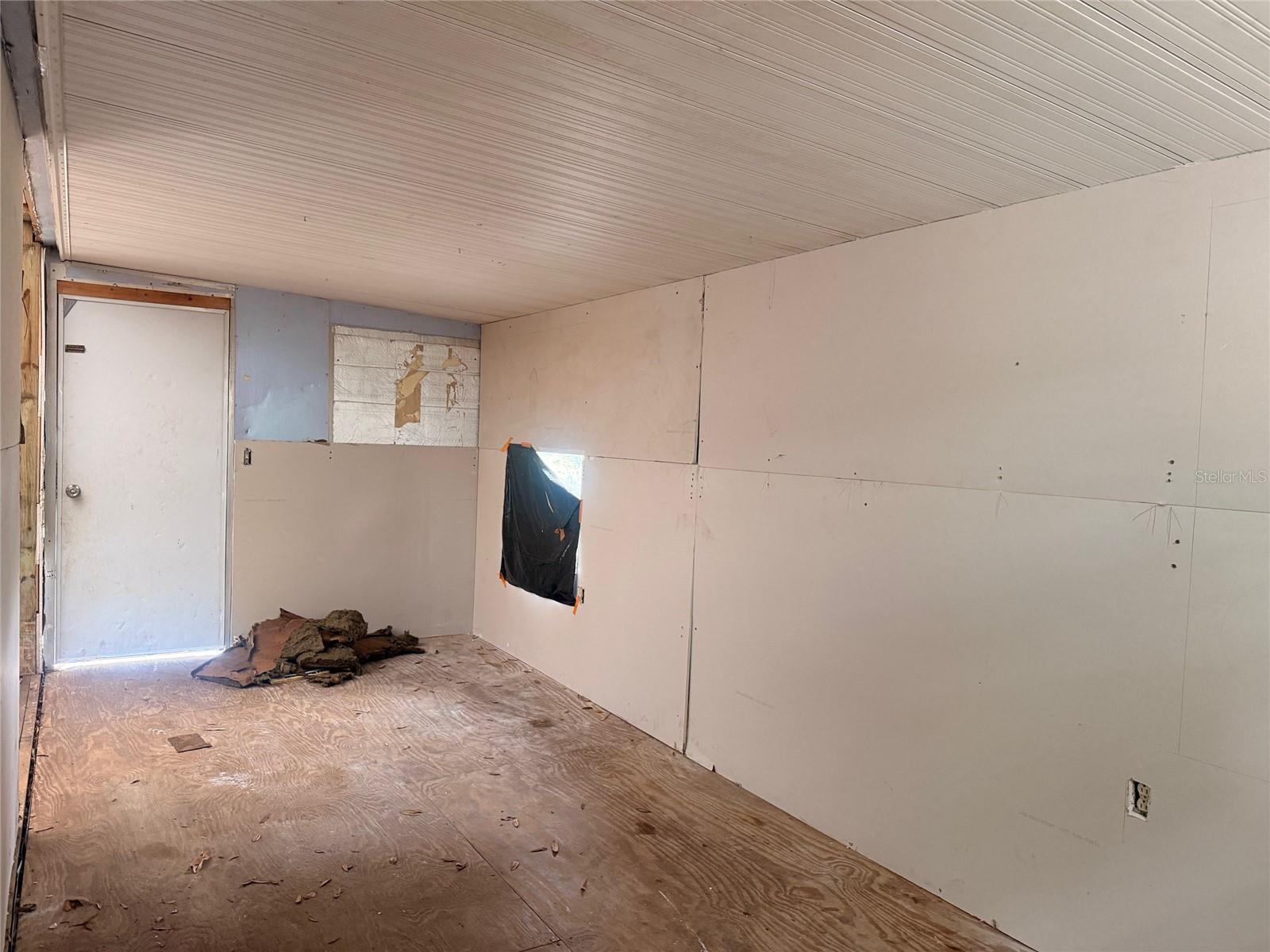 Image 4 of 17 For 8418 Aeroview Lane