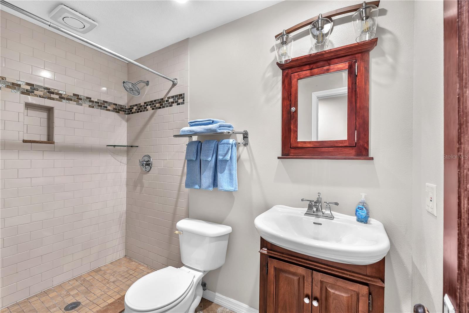 Image 14 of 55 For 11209 Donneymoor Drive