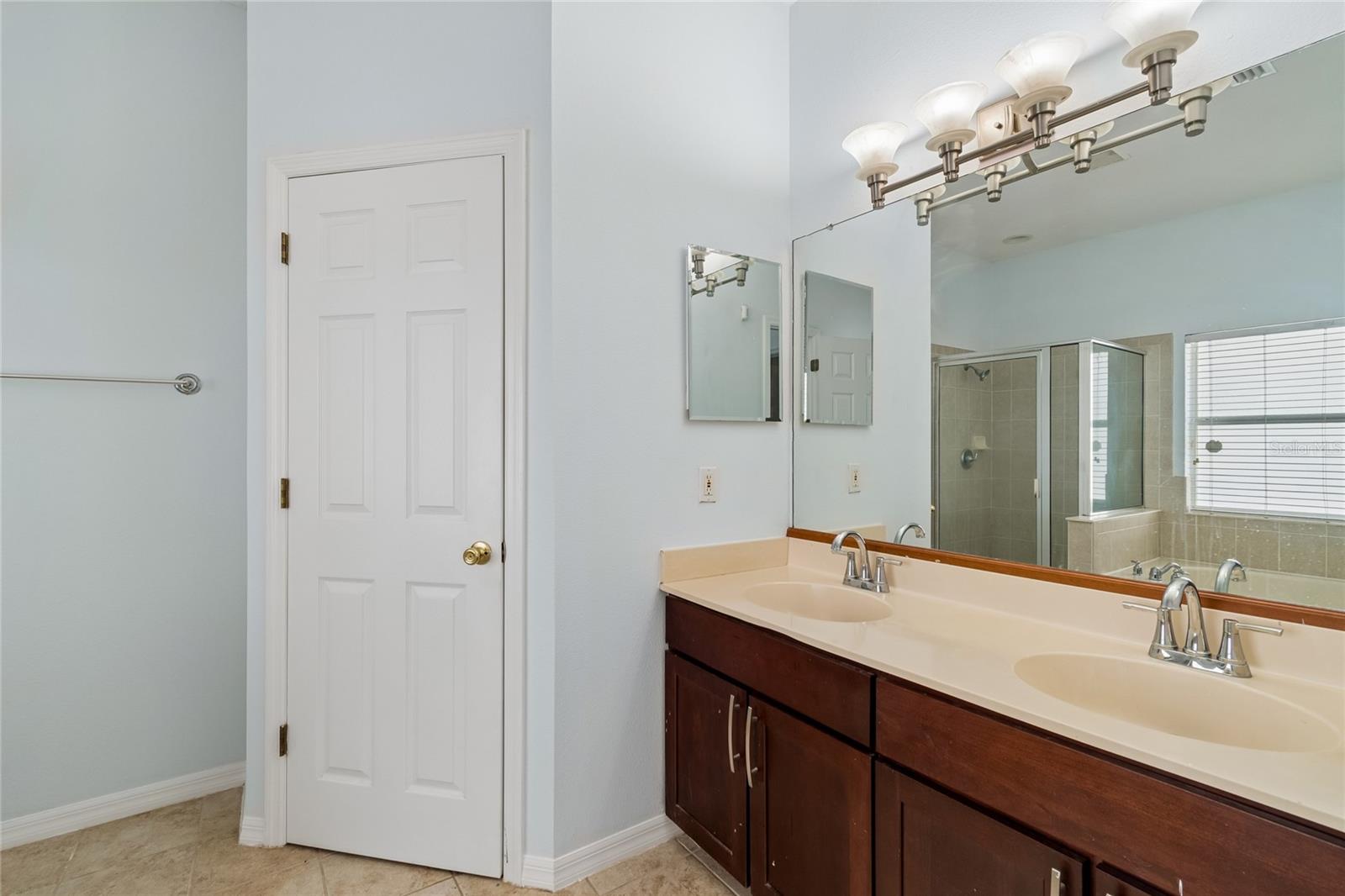 Image 10 of 25 For 8840 Cameron Crest Drive