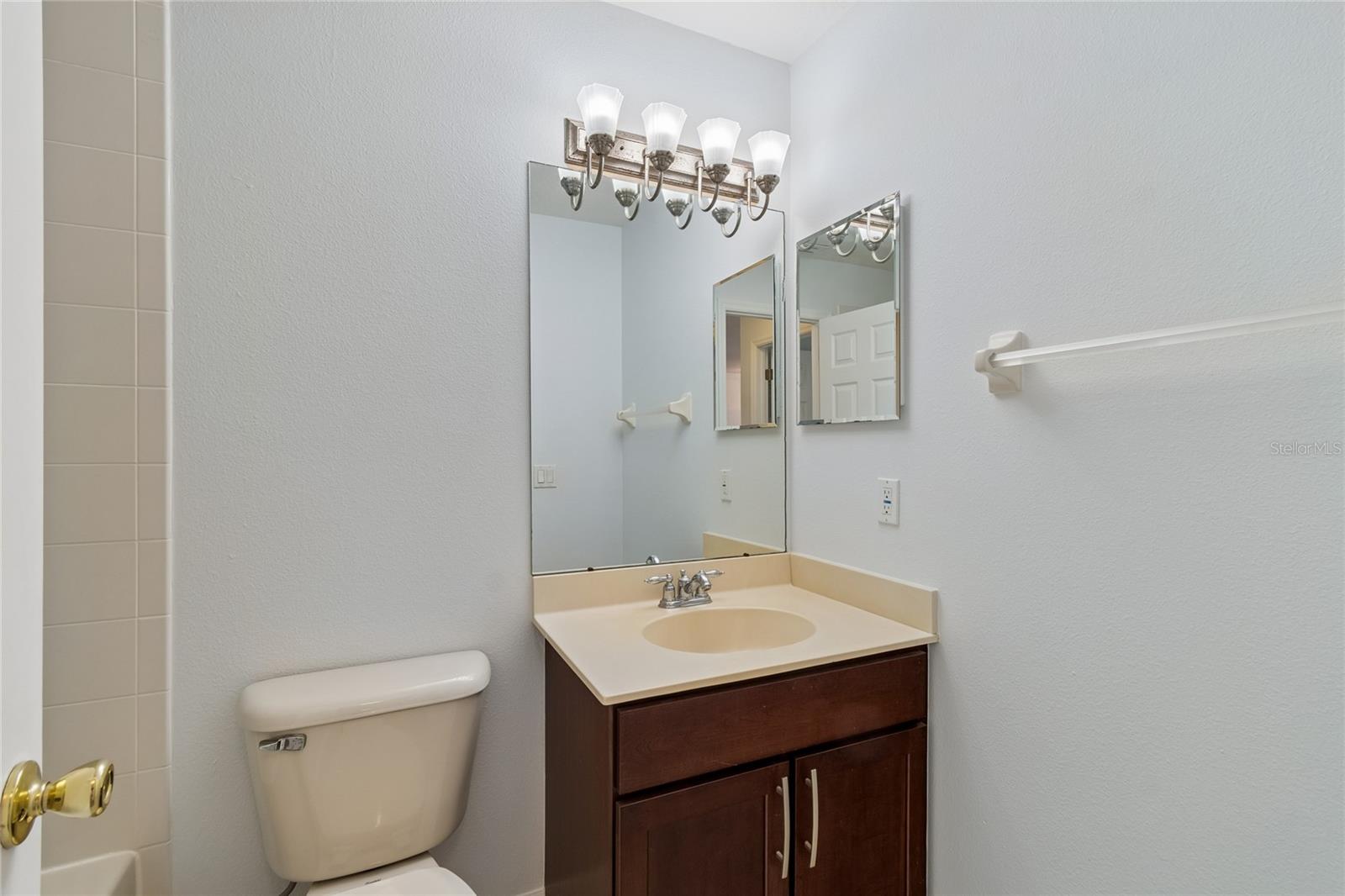 Image 21 of 25 For 8840 Cameron Crest Drive